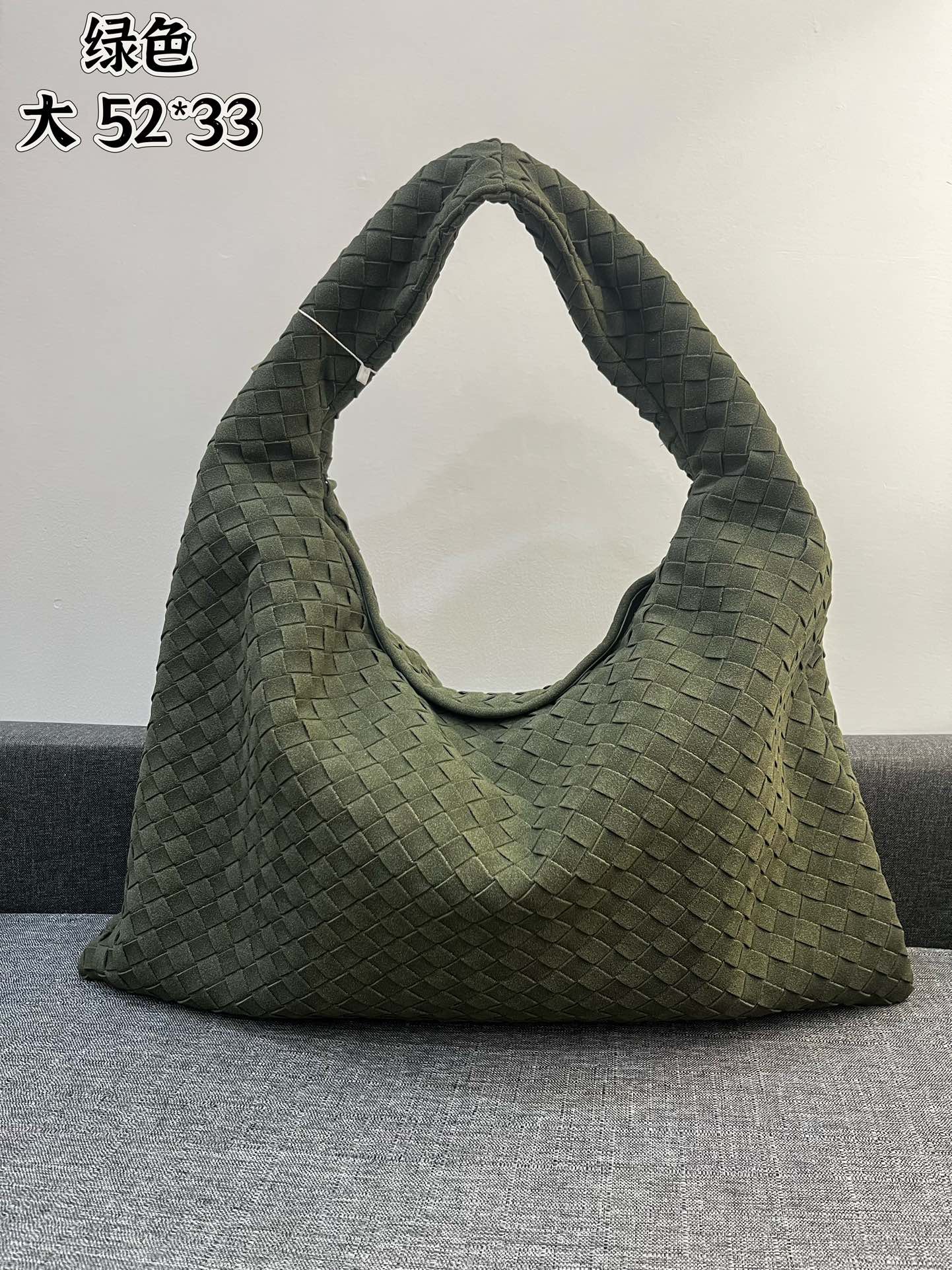 b0tt*ga Ven*ta hop bag-54*24*13cm