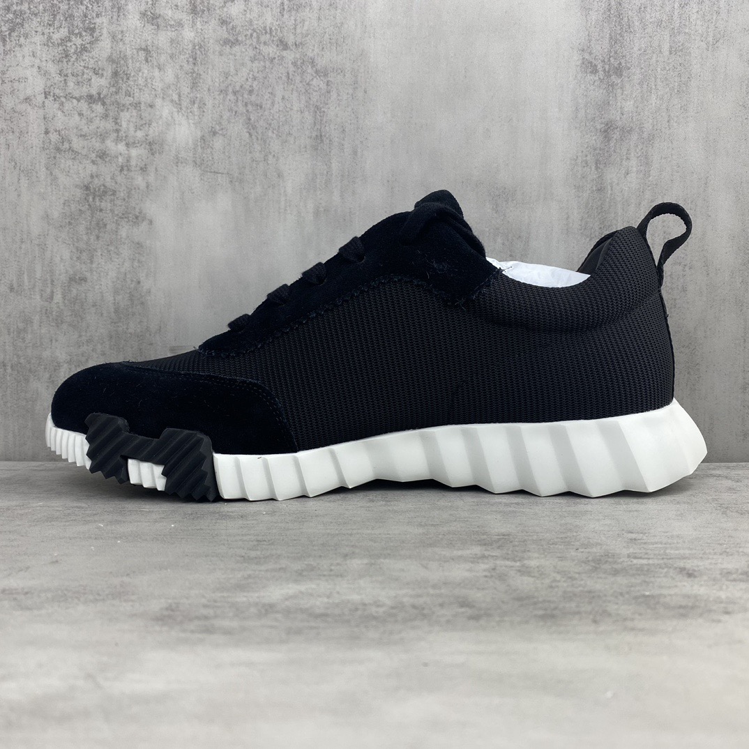 H**me5 Sneakers
