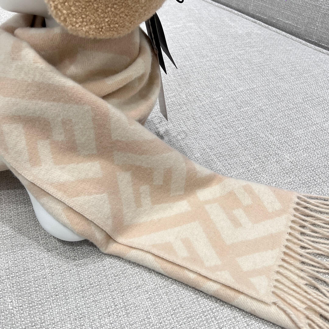 F**di scarf