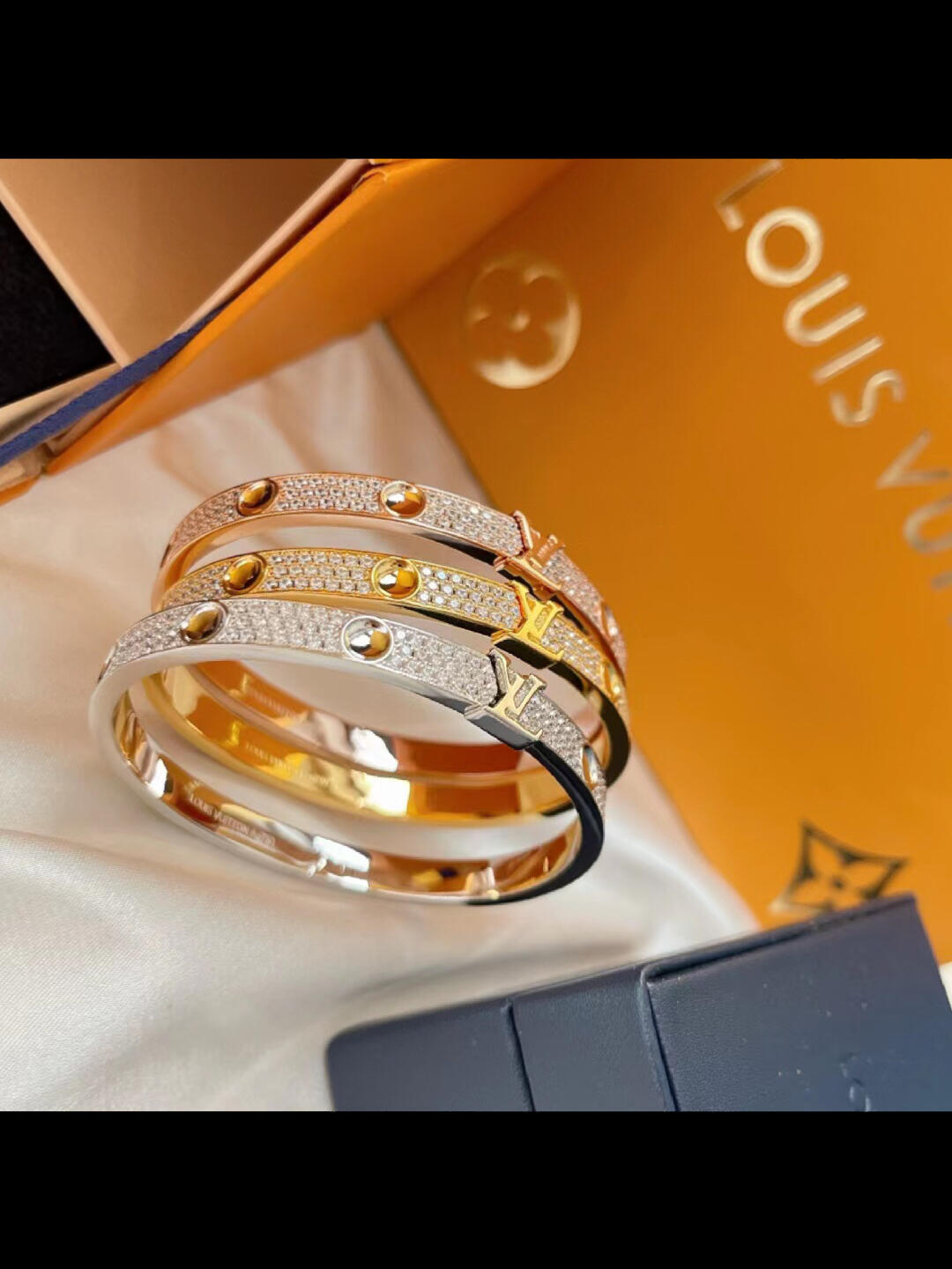 L0vis Vvtt0n Bracelet