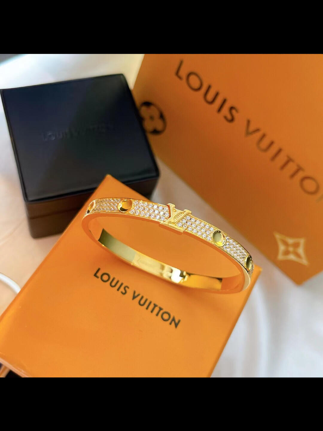 L0vis Vvtt0n Bracelet