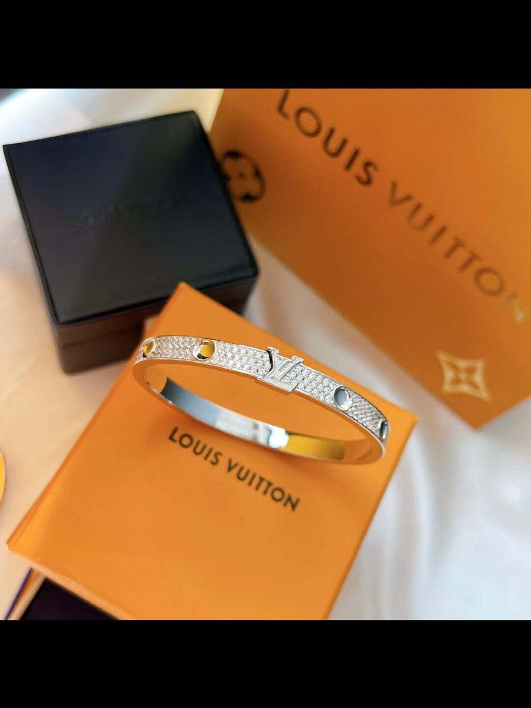 L0vis Vvtt0n Bracelet