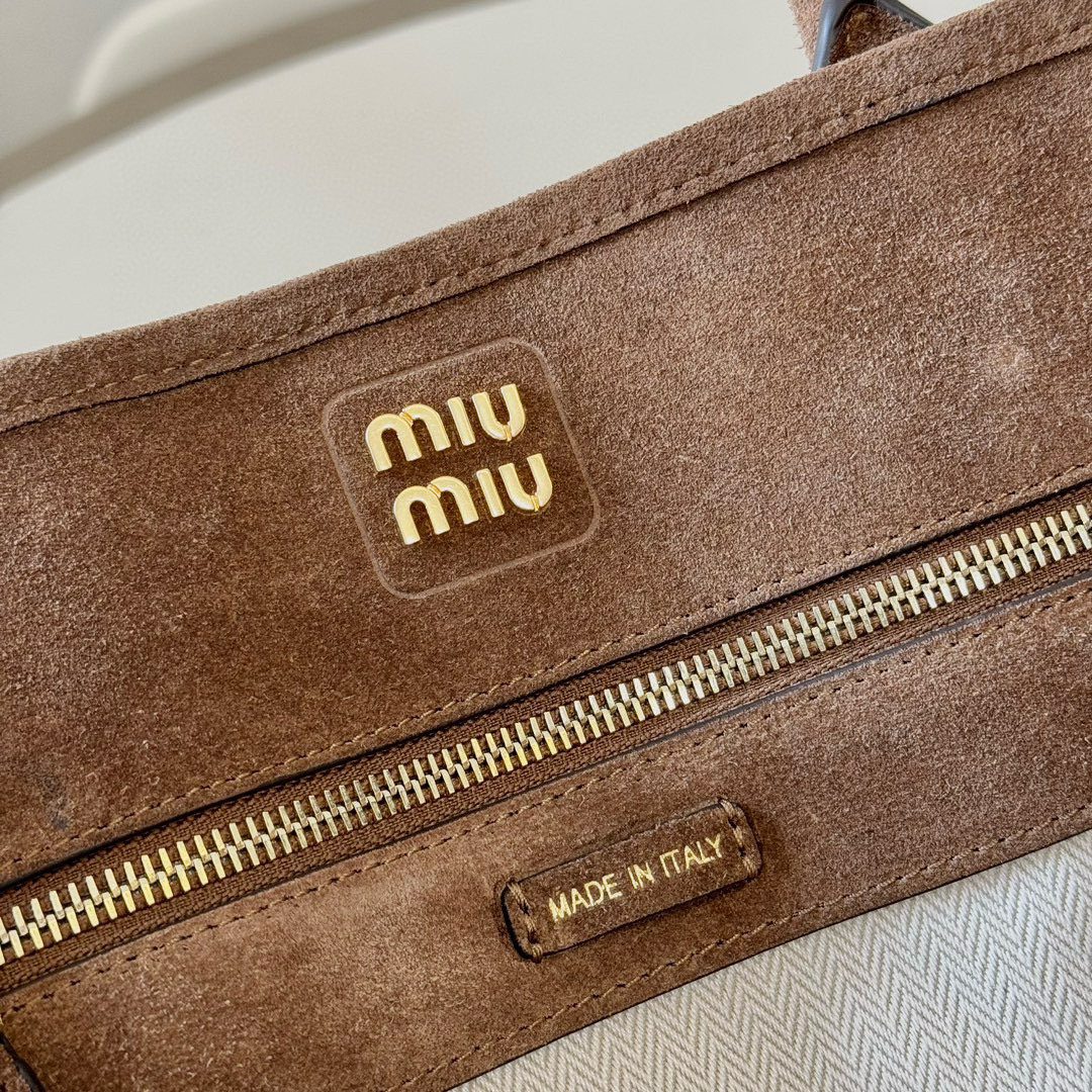 M1um1u aventure nappa tote-31x40x13cm