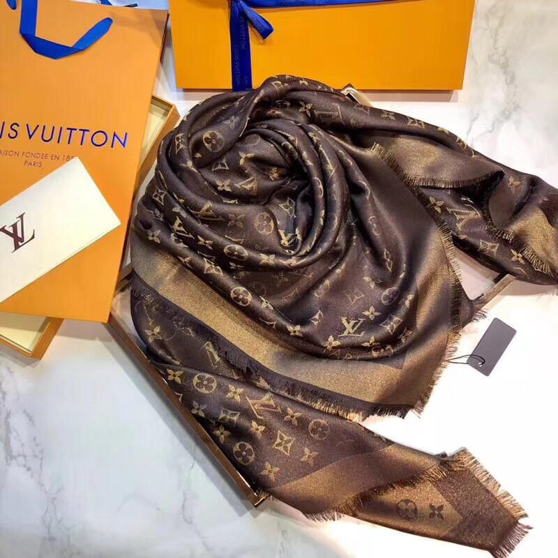 L0vis Vvtt0n Scarf