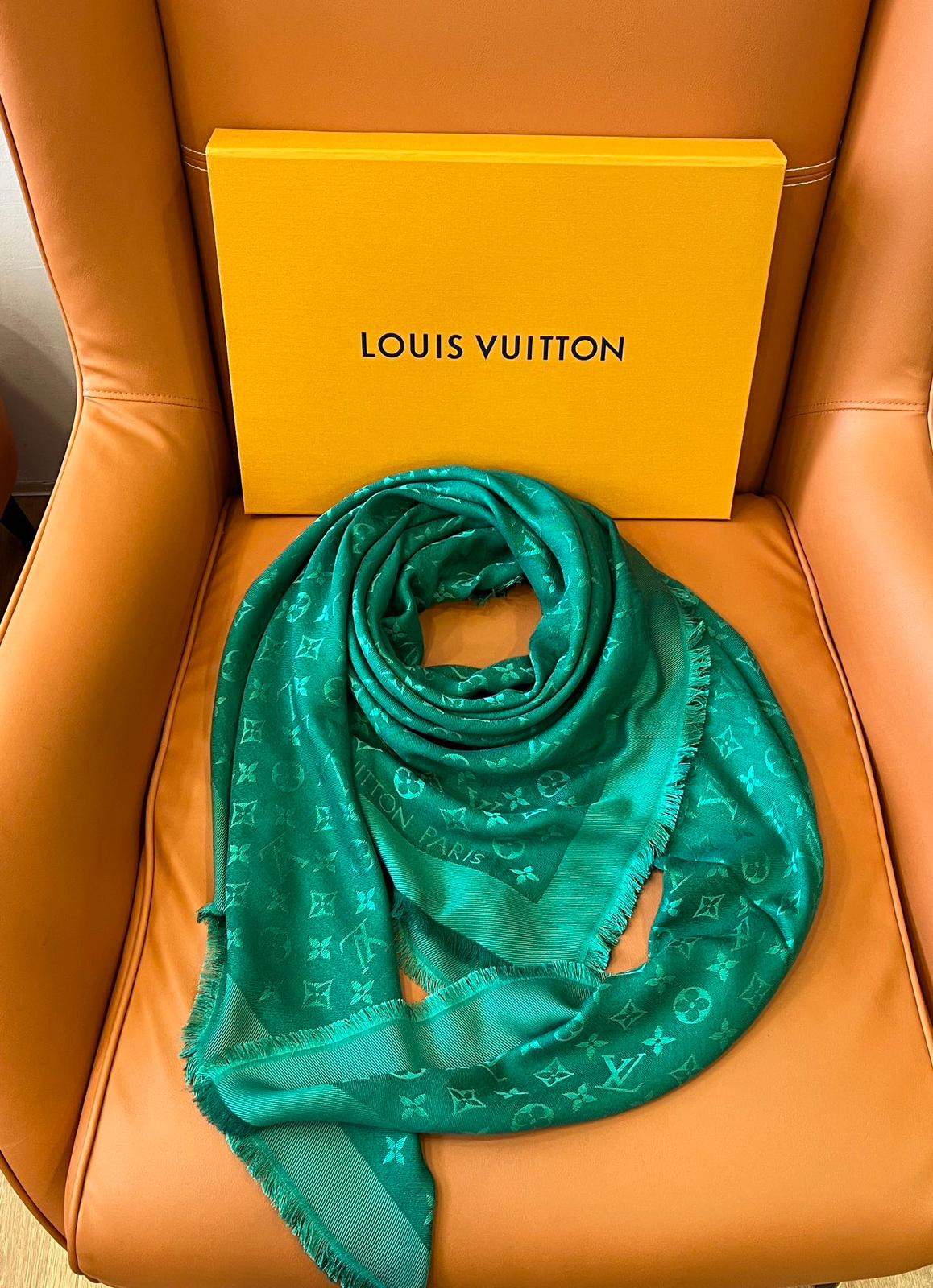L0vis Vvtt0n Scarf