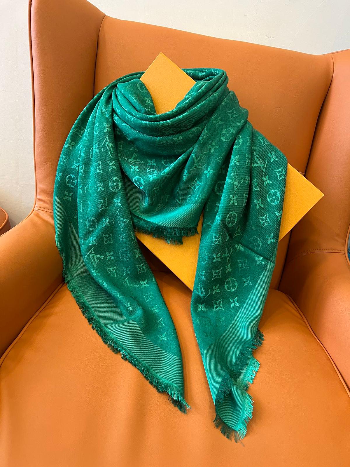 L0vis Vvtt0n Scarf