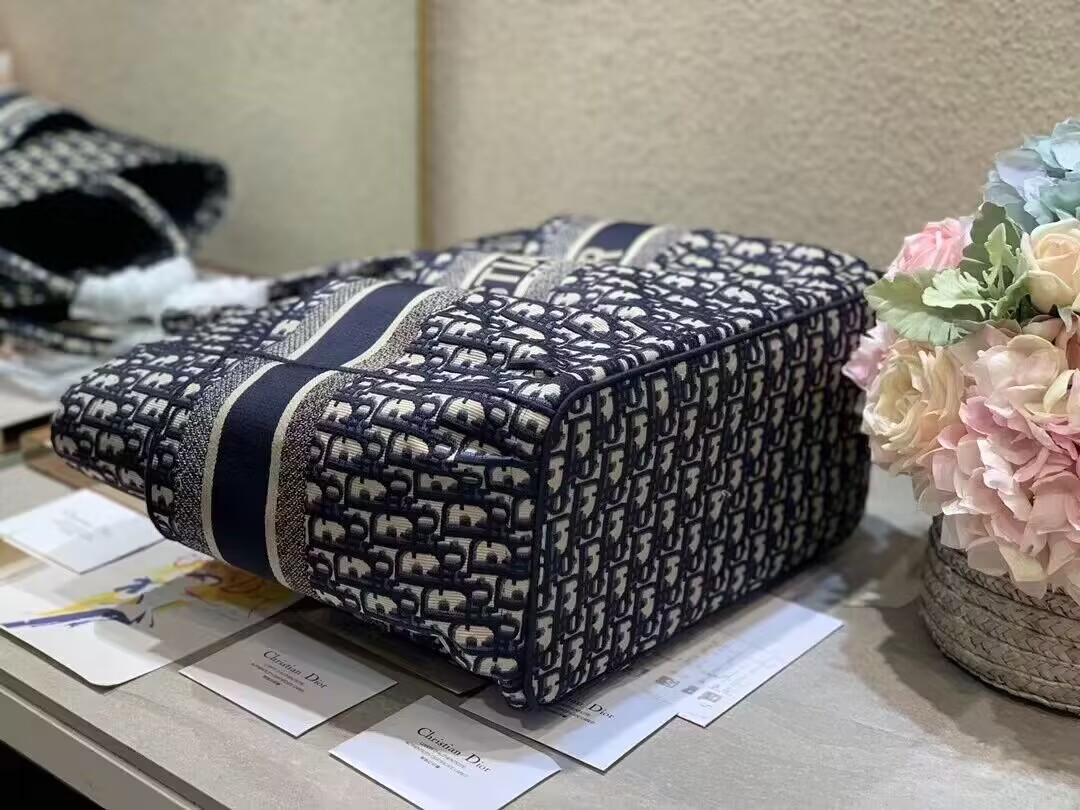 D*or book tote-34.5*17.5*30cm