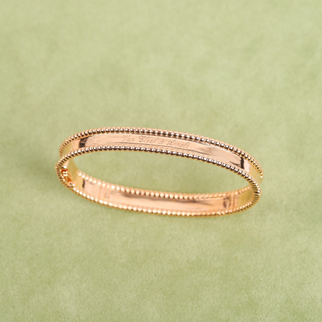 V*n Cl**f &arpels bracelet
