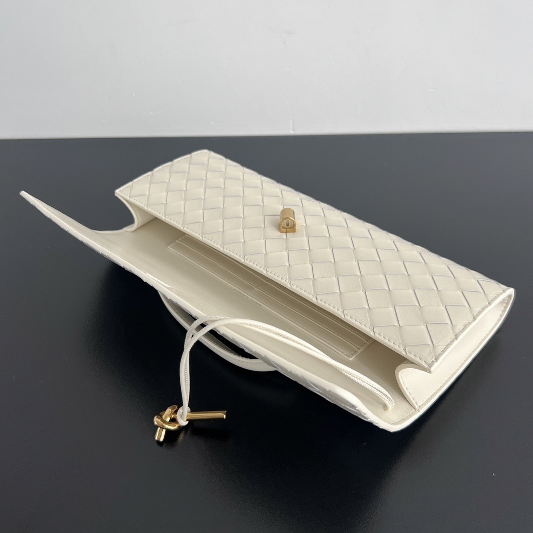 B0tt*ga Ven*ta Clutch-31x13x3 CM