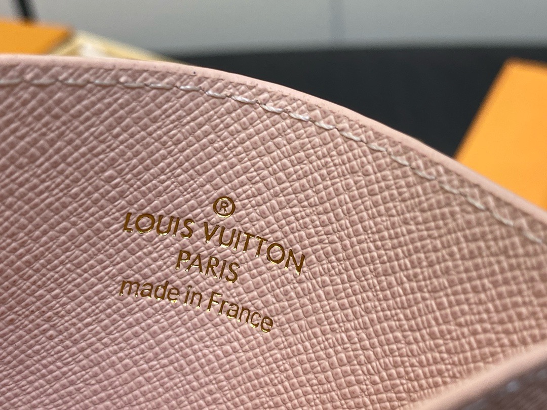 l0vis Vvtt0n charms wallet-10.2*7.3*0.3cm