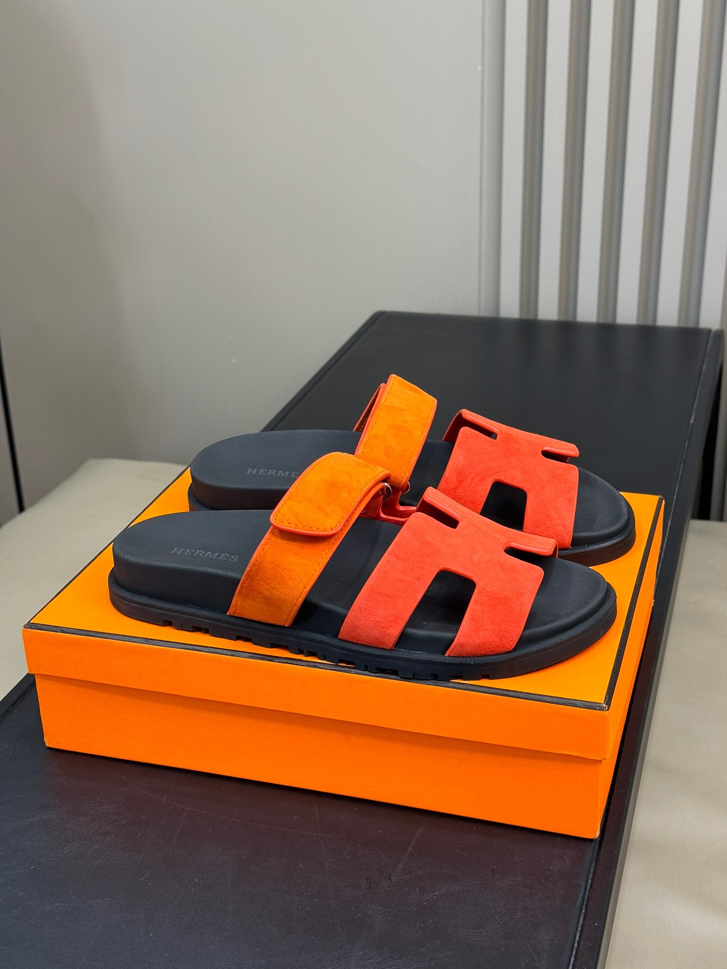 H**me5 Sandals