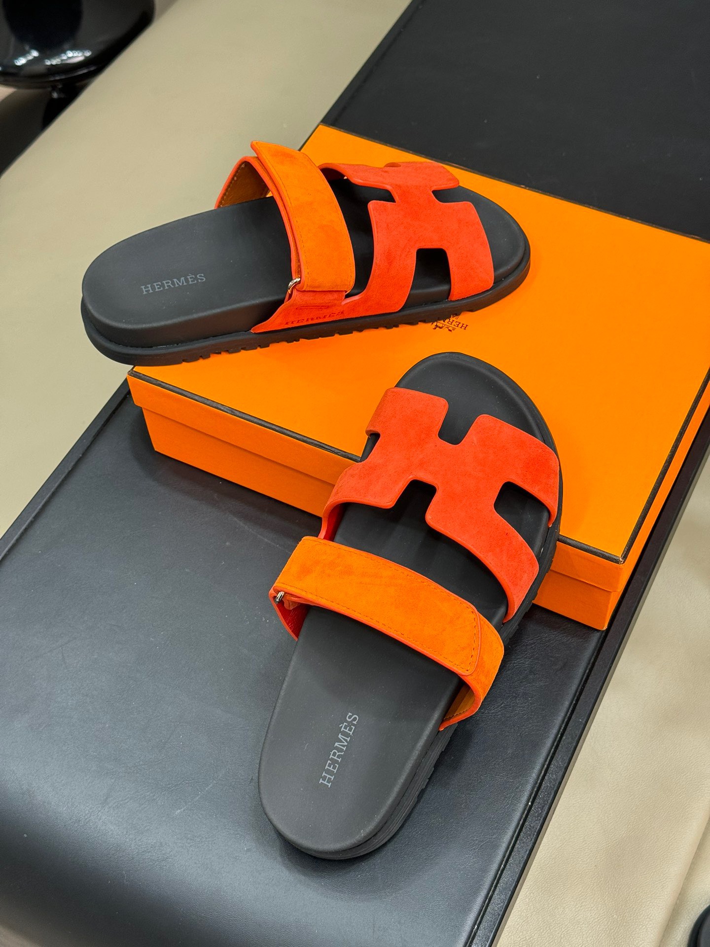 H**me5 Sandals