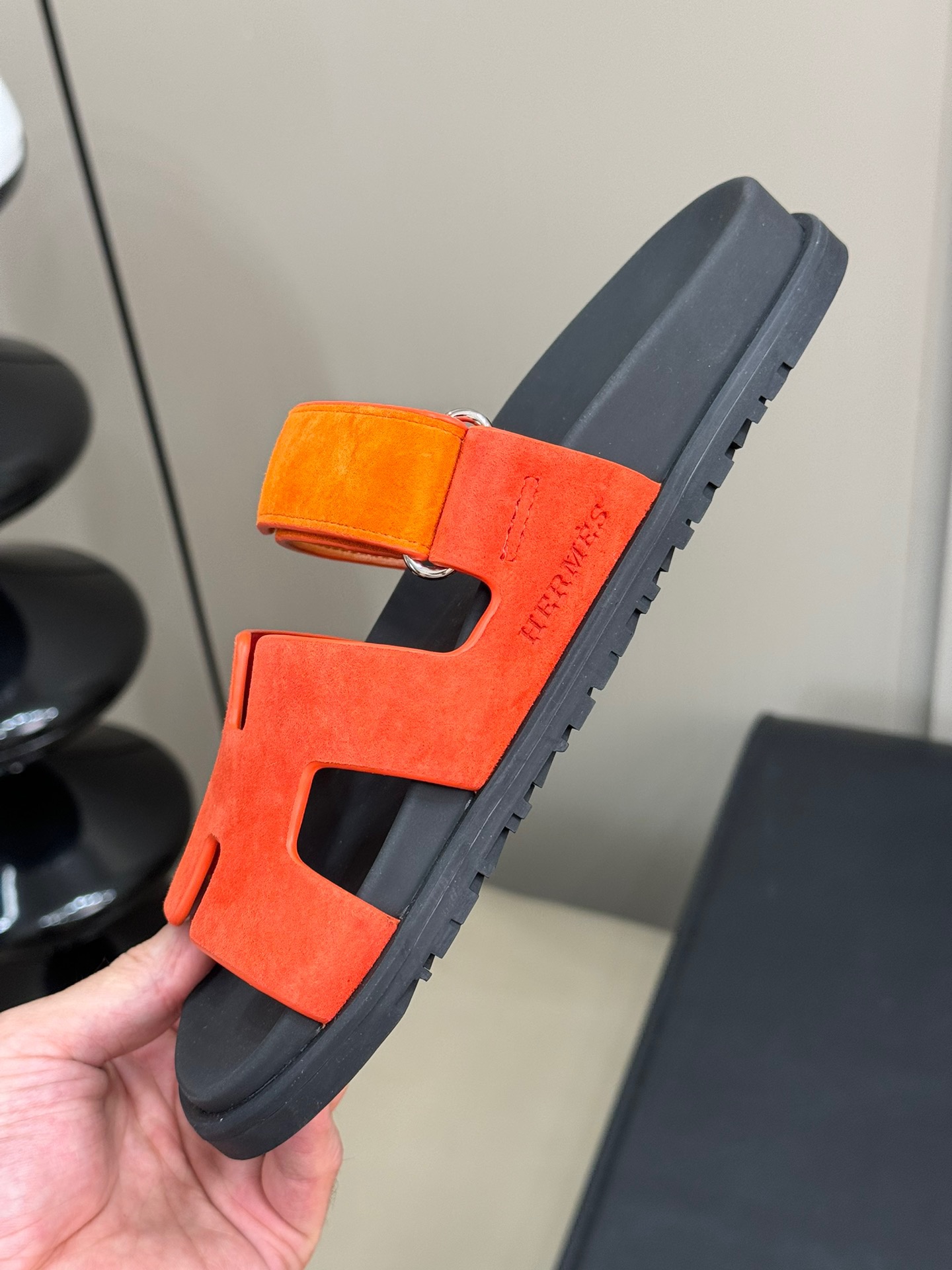 H**me5 Sandals