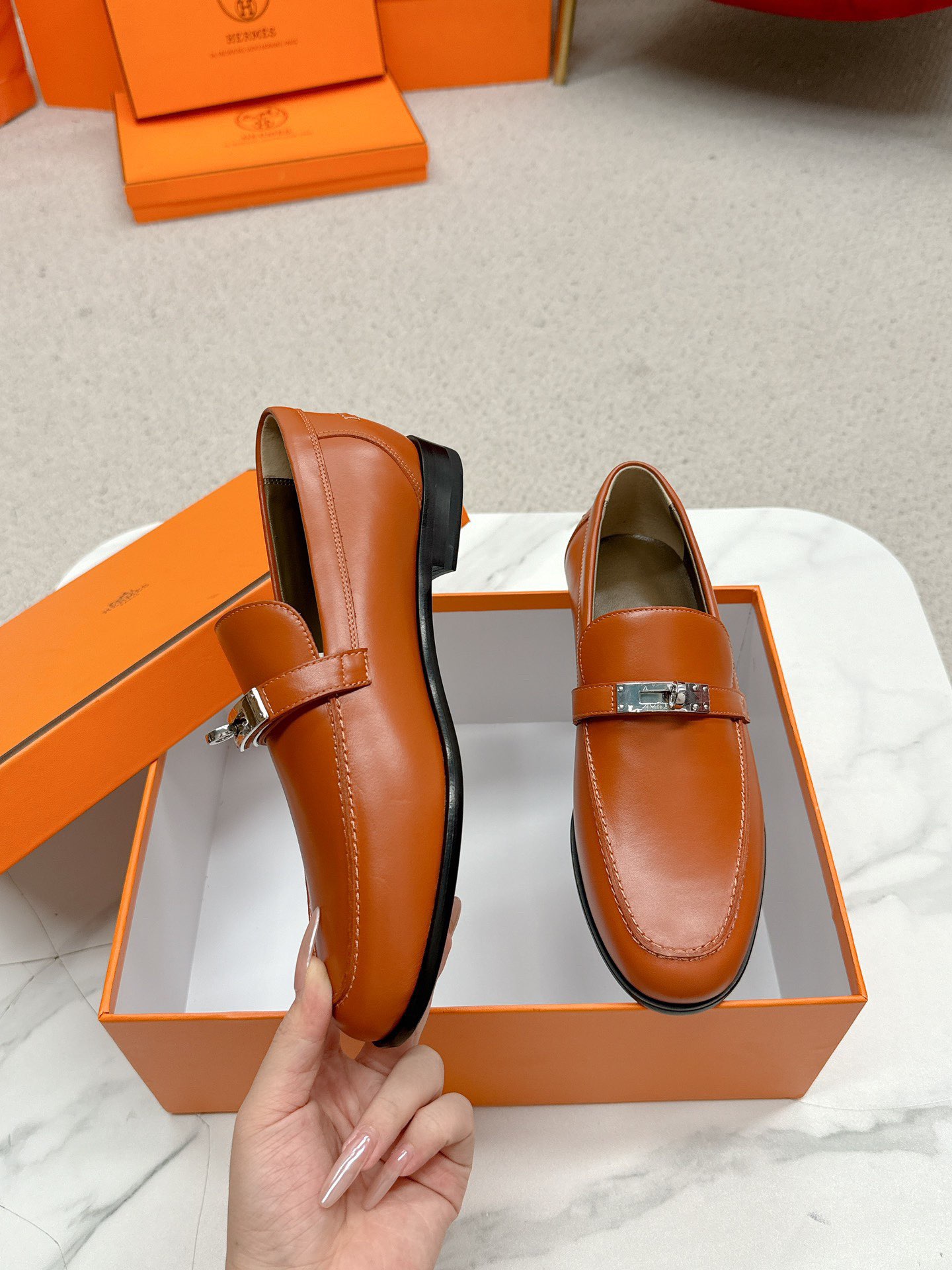 H**me5 Loafers