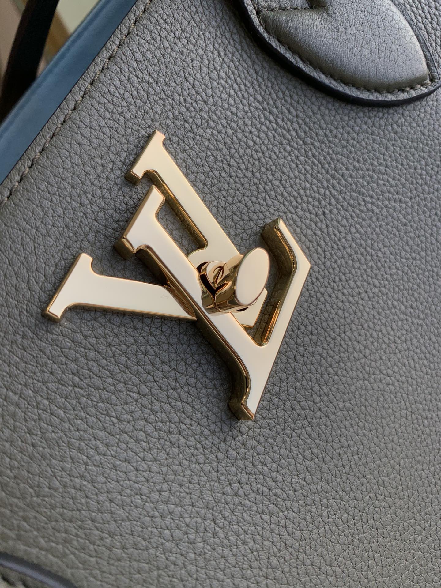 l0*is V*t0n lockme handbags m57345-42*28*15cm