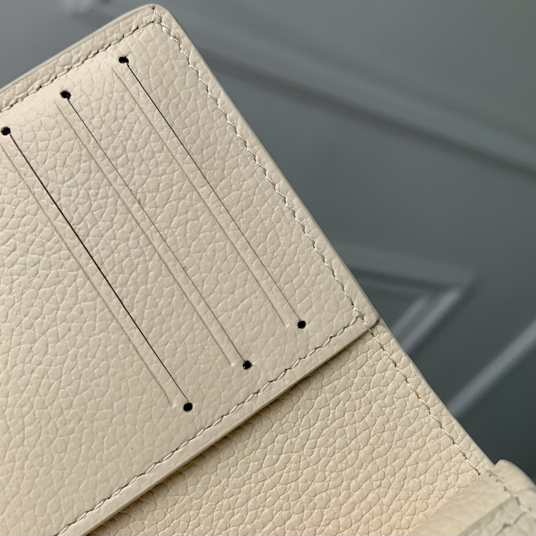 l0*is V*t0n cléa wallet-11*8.5*3.5cm