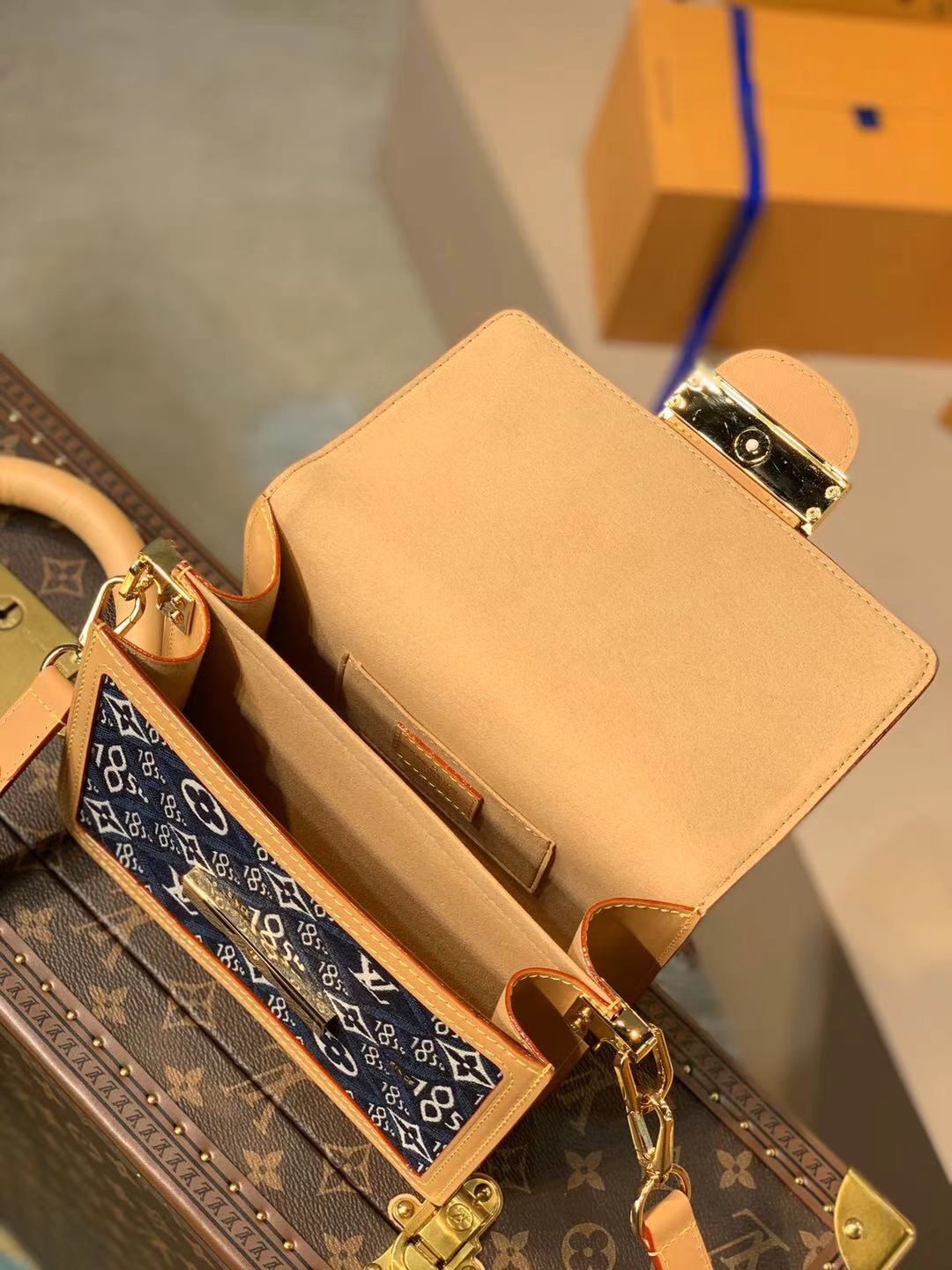 l0*is V*t0n since 1854 dauphine-20*15*9cm