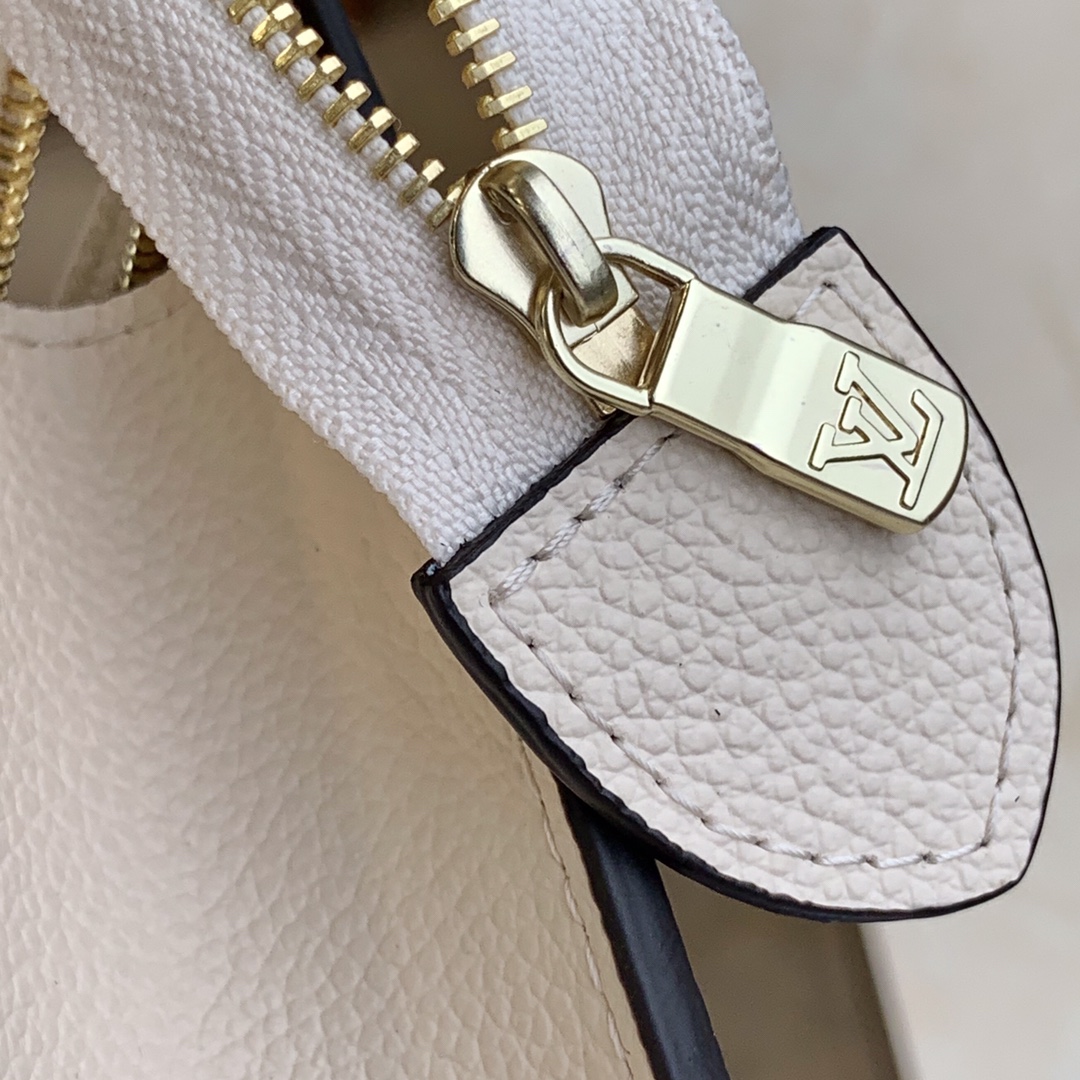 l0*is V*t0n toiletry pouch 26-26*20*5cm