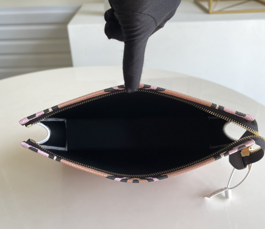 l0*is V*t0n wild at heart toiletry pouch 26-26*20*5cm