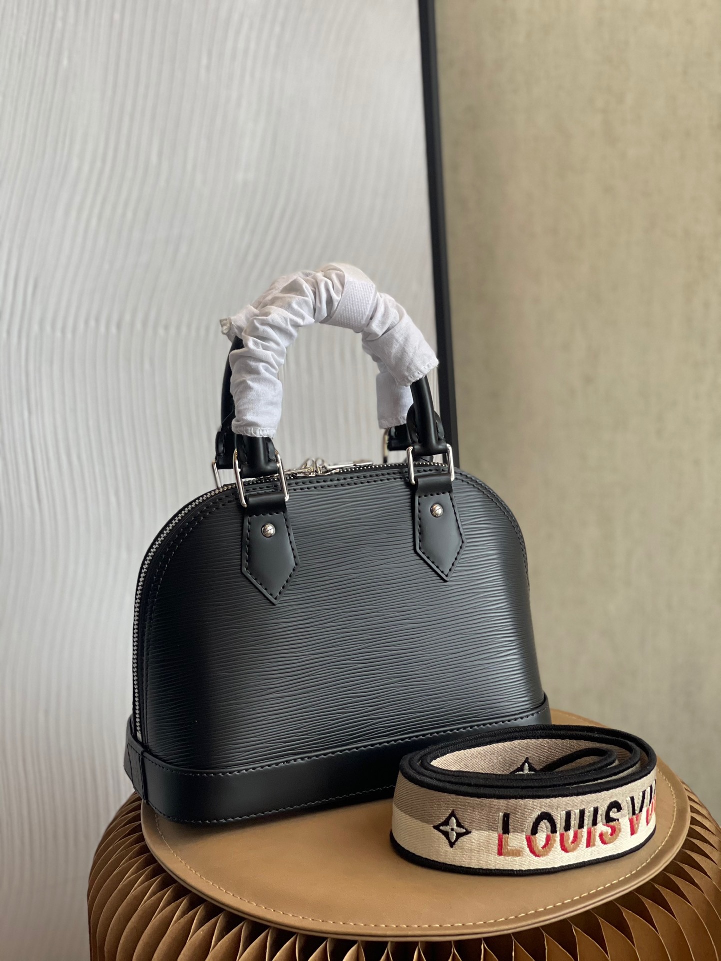 l0*is V*t0n alma bb-25*19*12cm