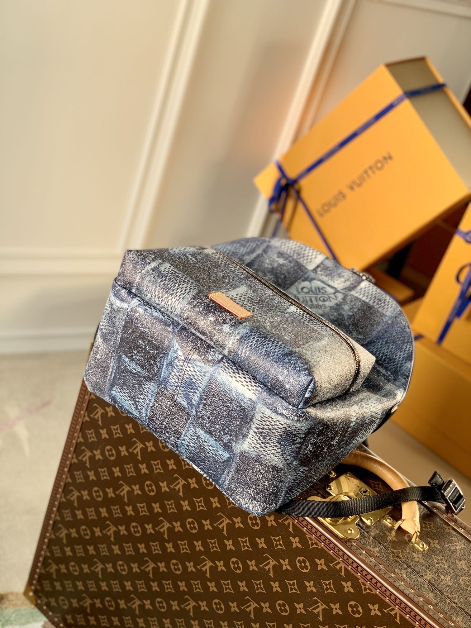 l0*is V*t0n discovery backpsck-37*40*20 cm