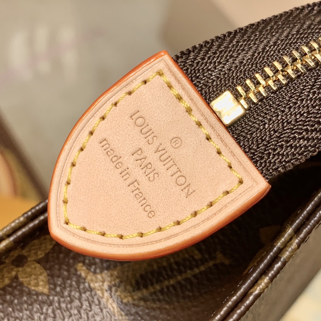 l0*is V*t0n toiletry pouch -15*10*4.5cm