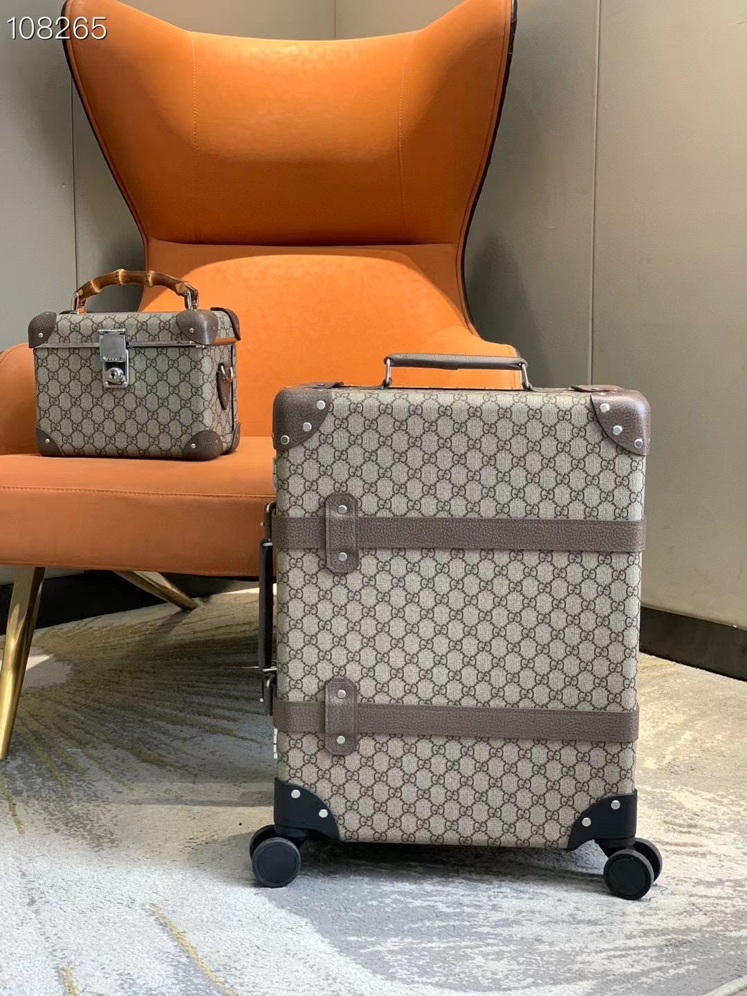 G*u*i globe-trotter travel box