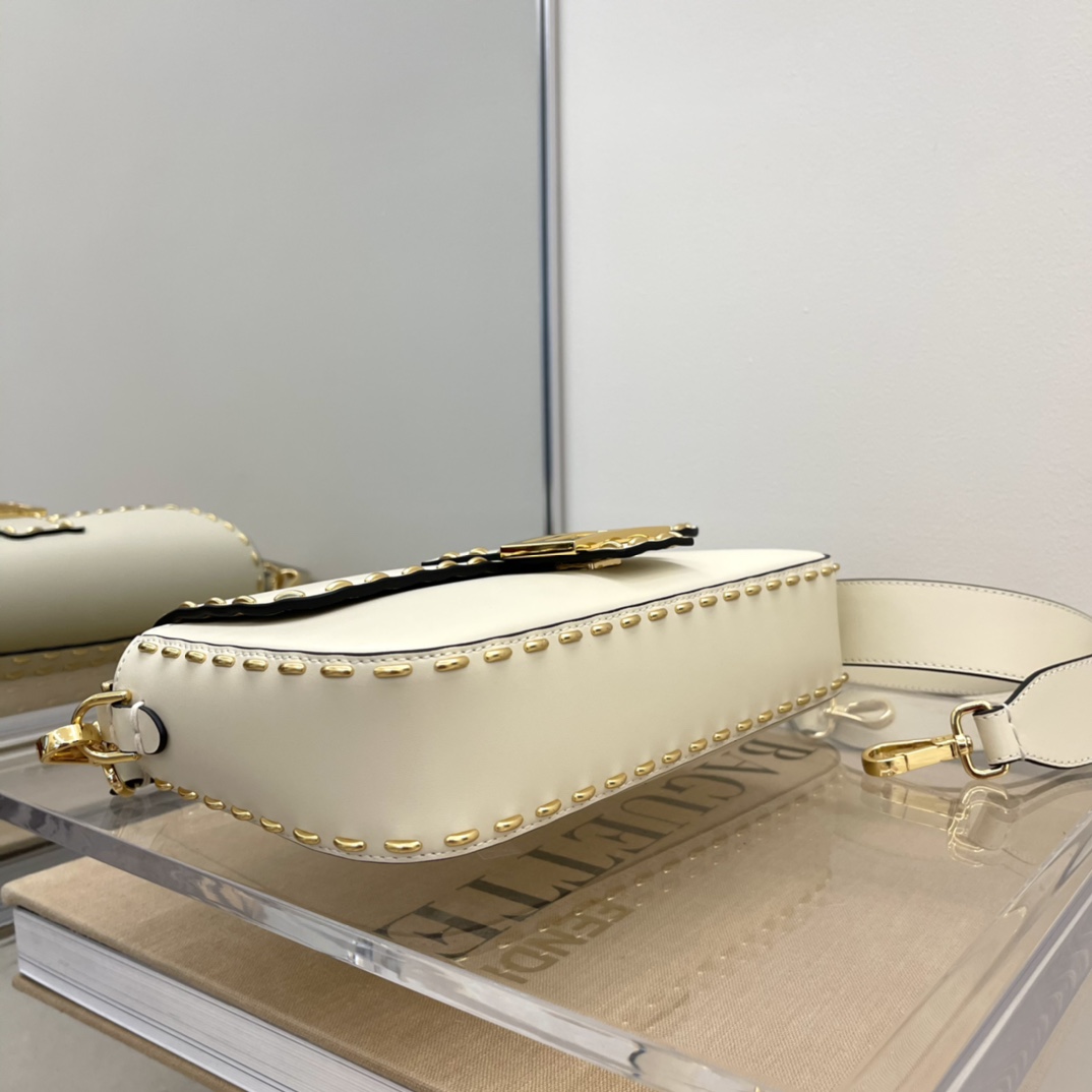 F**di medium baguette bag-26x15x4cm