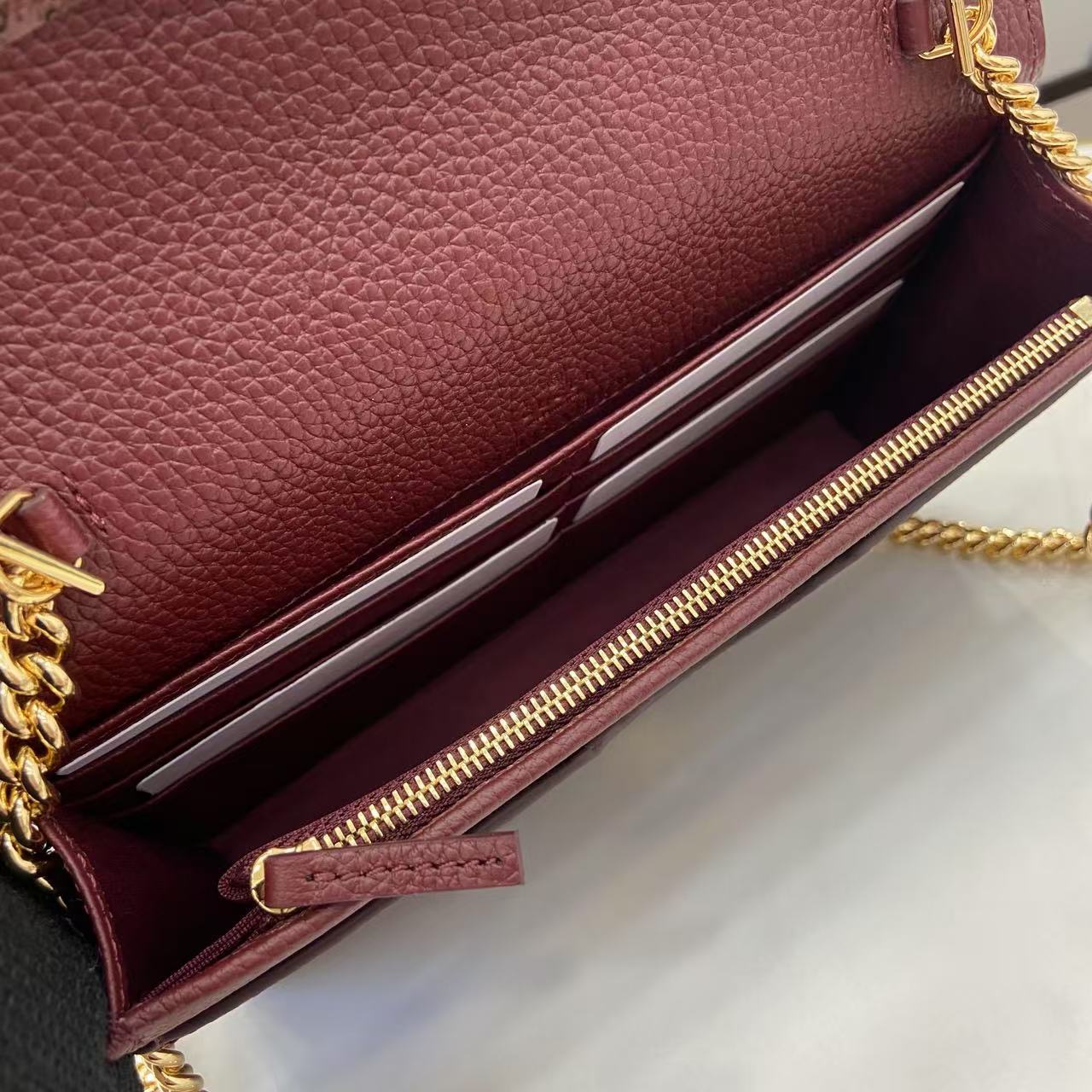 Gvc*1 wallet on chain in black leather-20*12.5*4cm