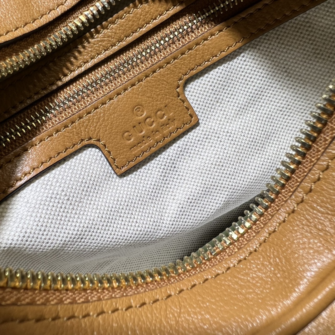 G*u*i attache large shoulder bag-35*32*6cm