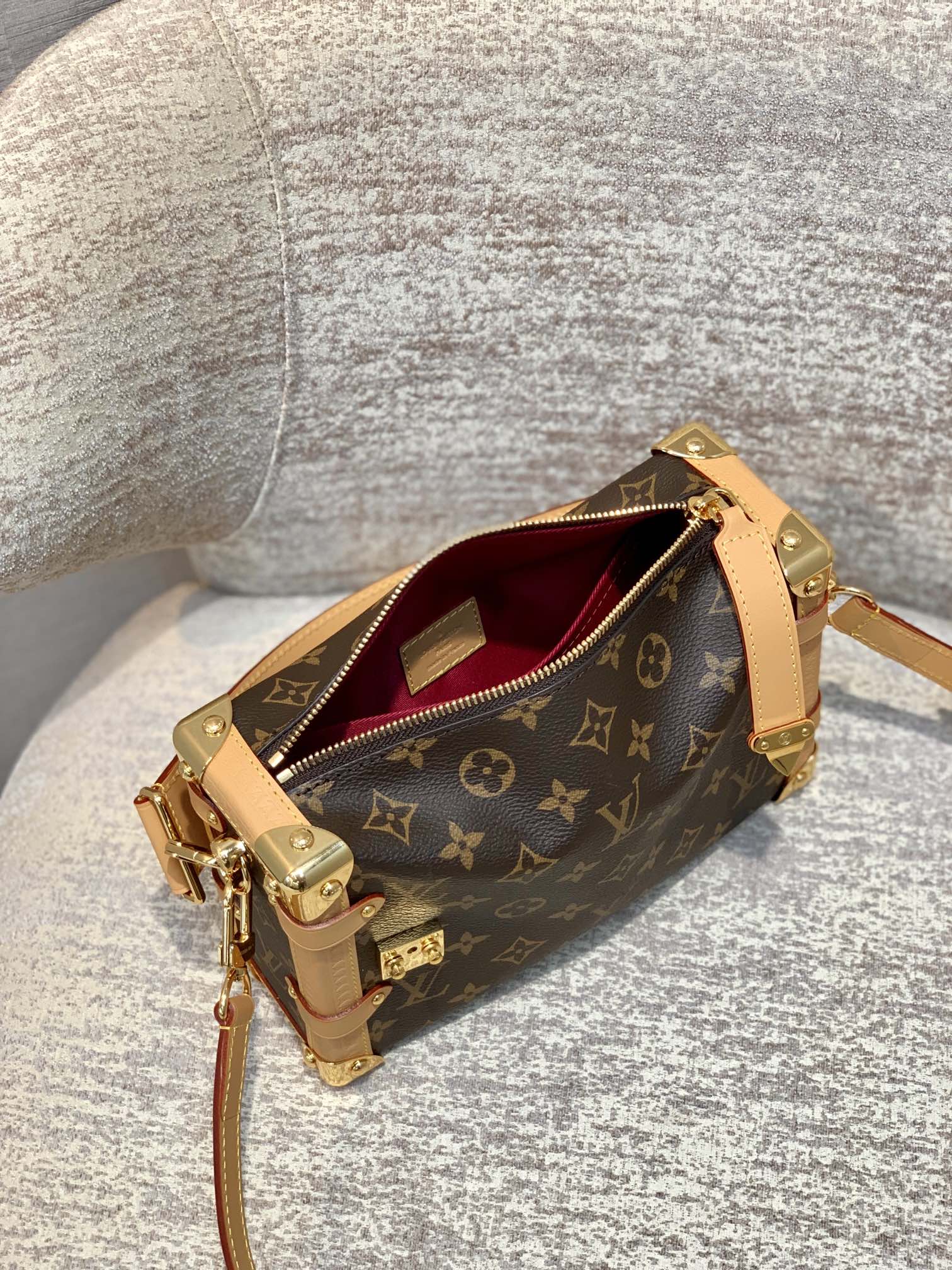 l0*is V*t0n side trunk pm-21×14×6cm