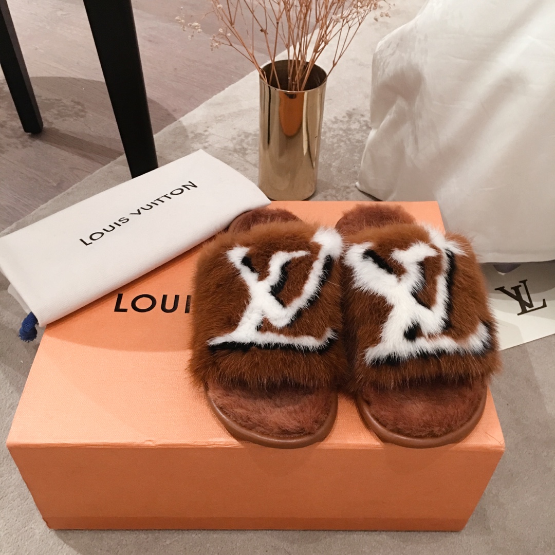 l0*is V*t0n slippers