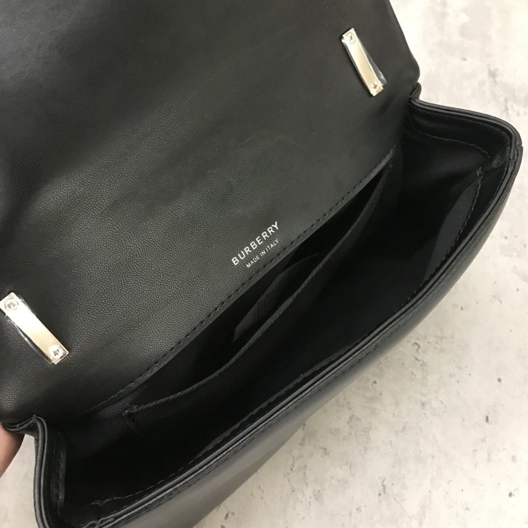 B**rry lola chain bag-23*13*6cm