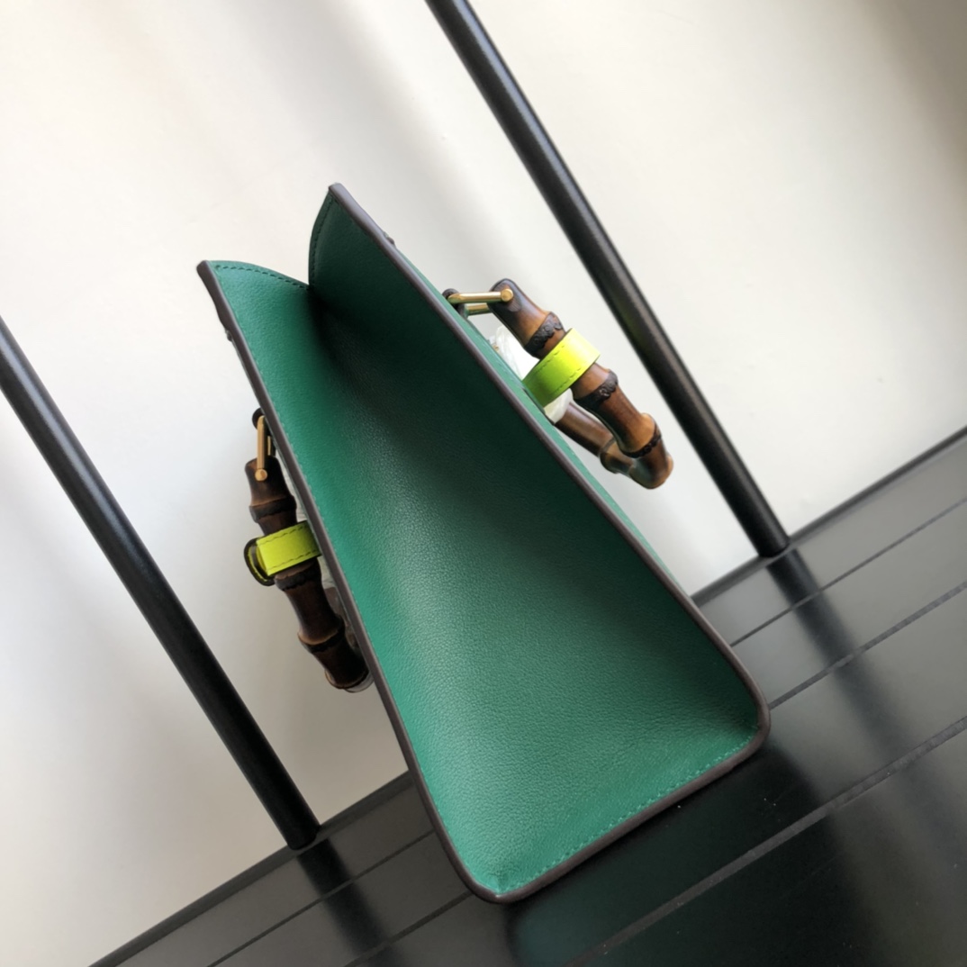 G*u*i diana top handbags