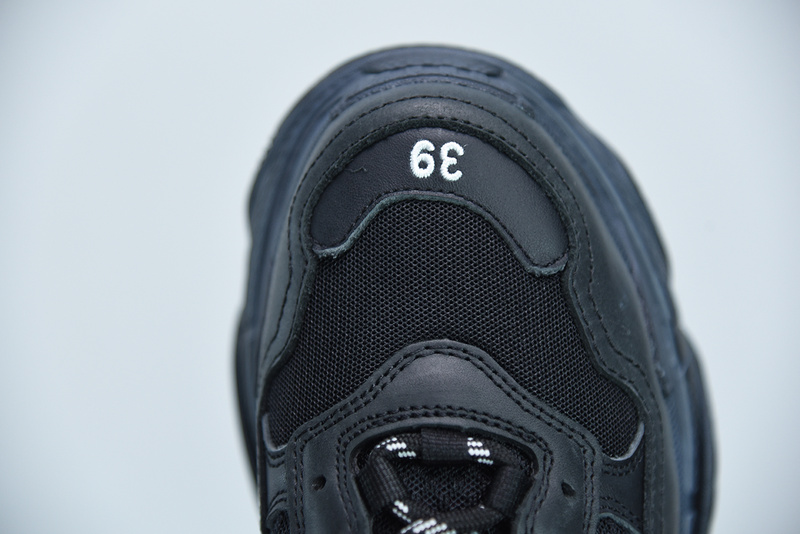 Ba*len*cia*ga triple s