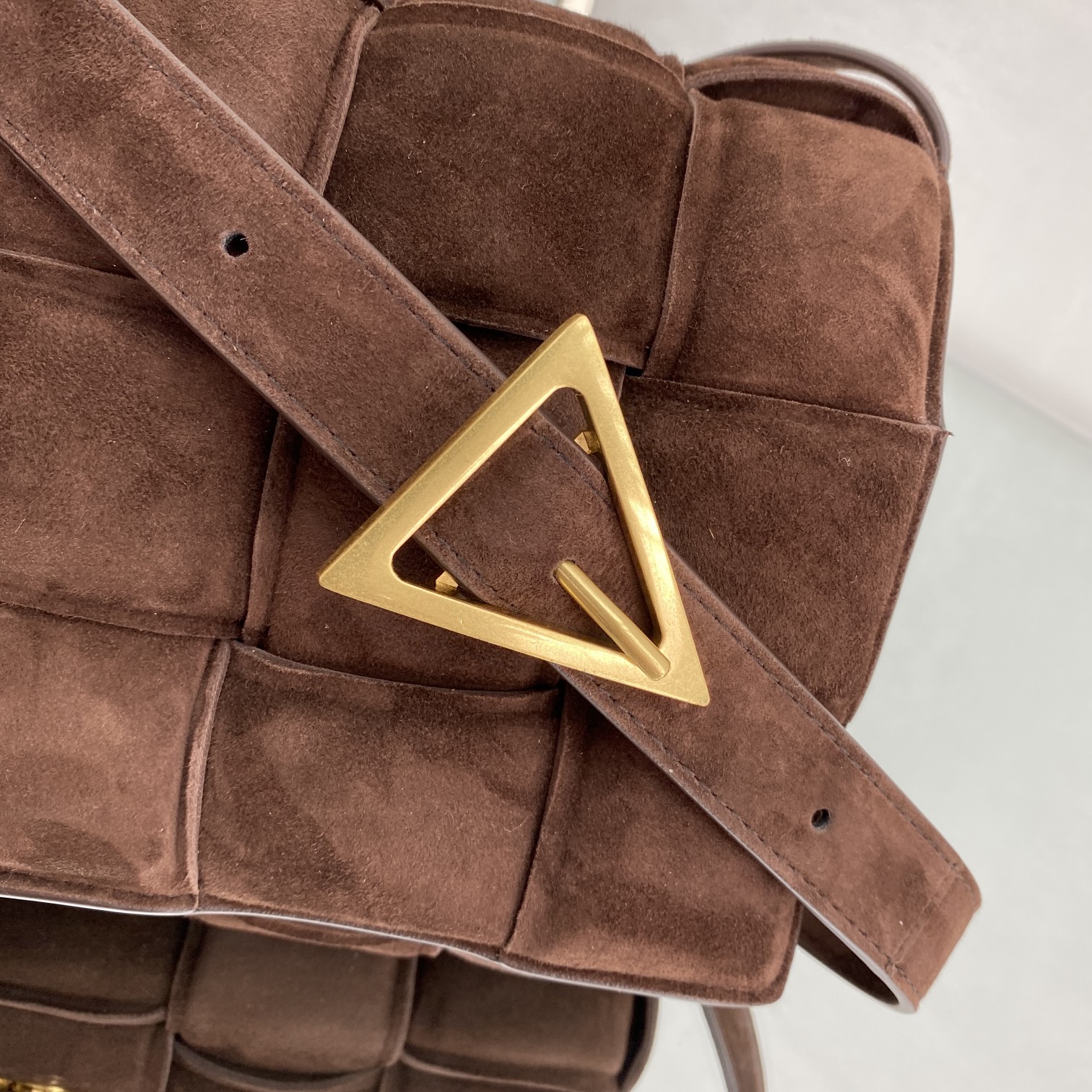 bo*te*ga Ve*ne*ta padded cassette bag-26*18*8cm