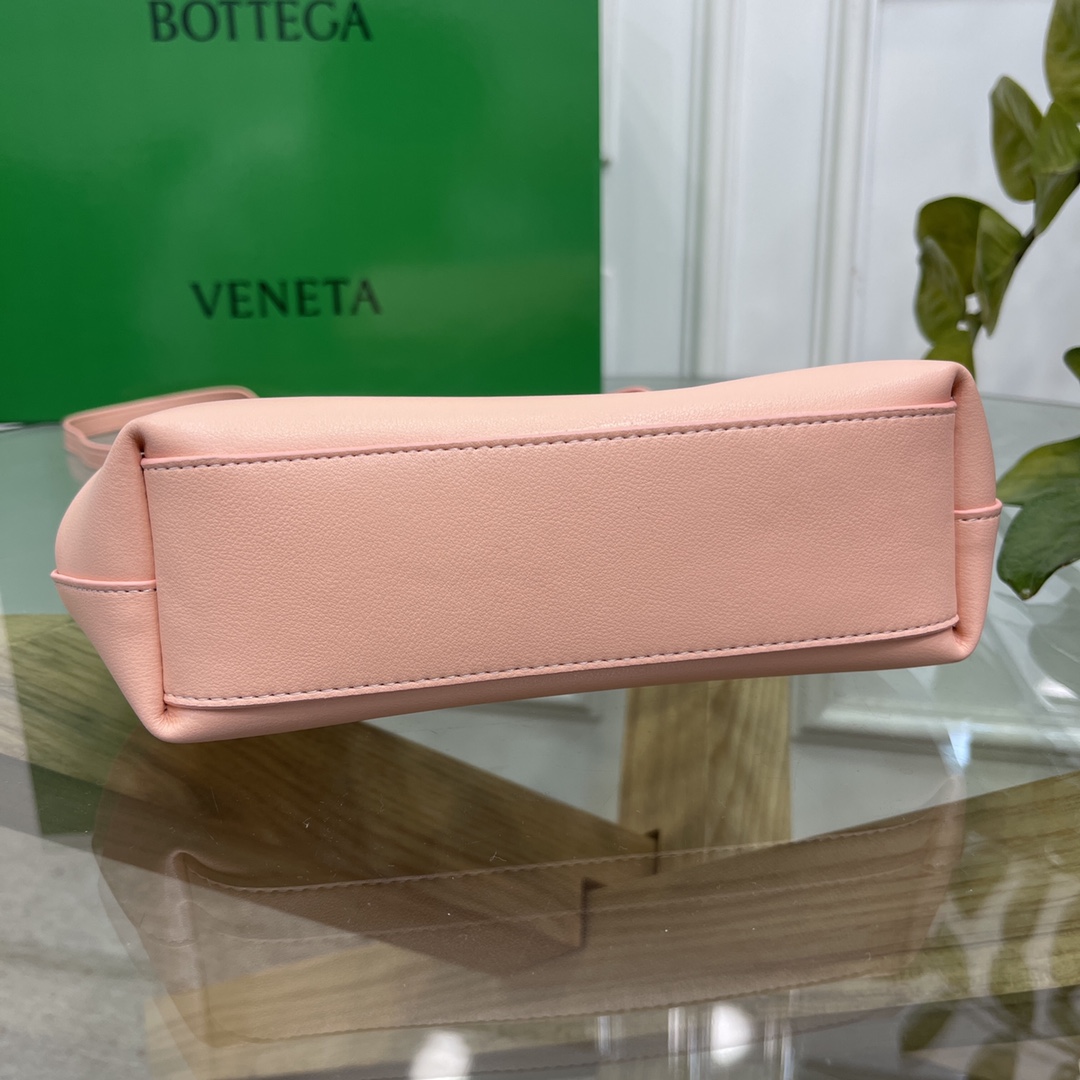 bo*te*ga Ve*ne*ta the triangle bag-24*16*8cm