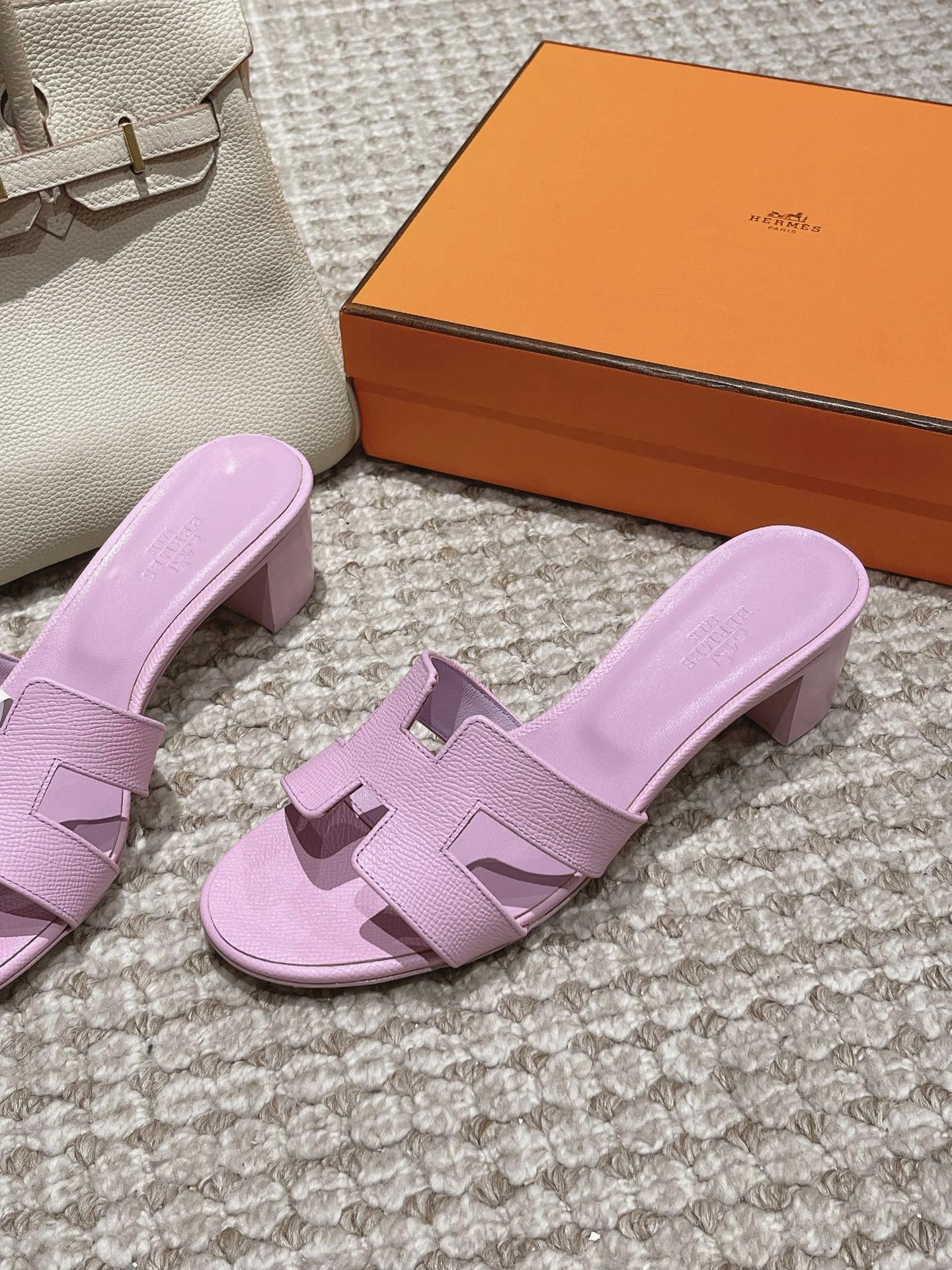H**me5 H**me5 Classic Slippers