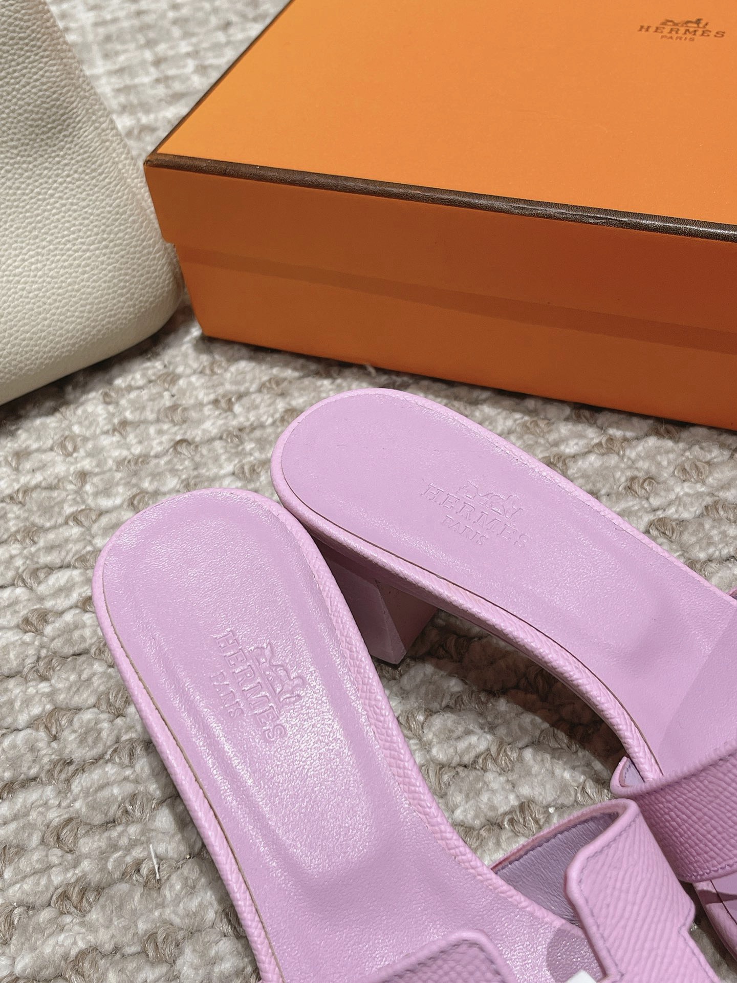 H**me5 H**me5 Classic Slippers