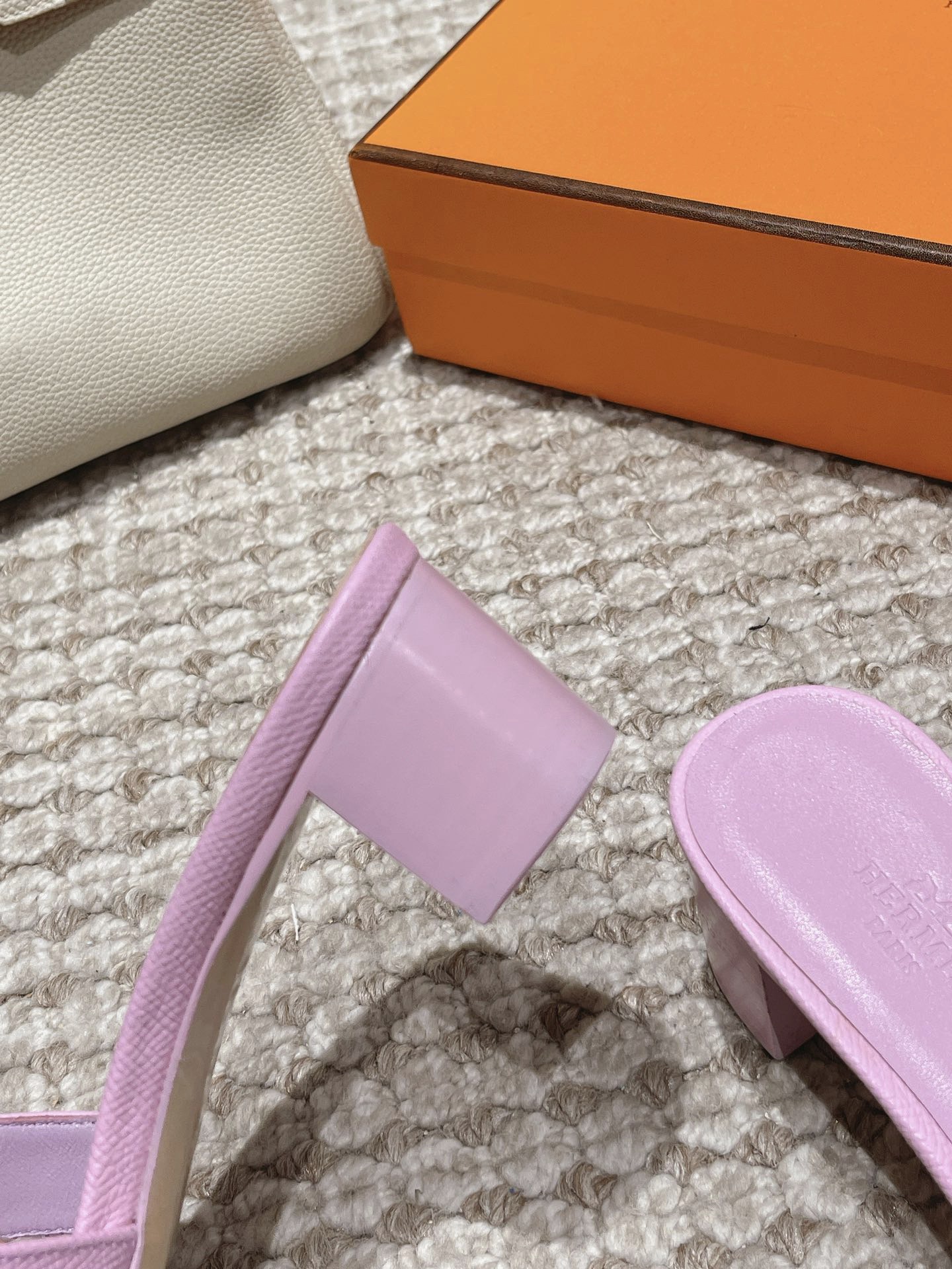 H**me5 H**me5 Classic Slippers