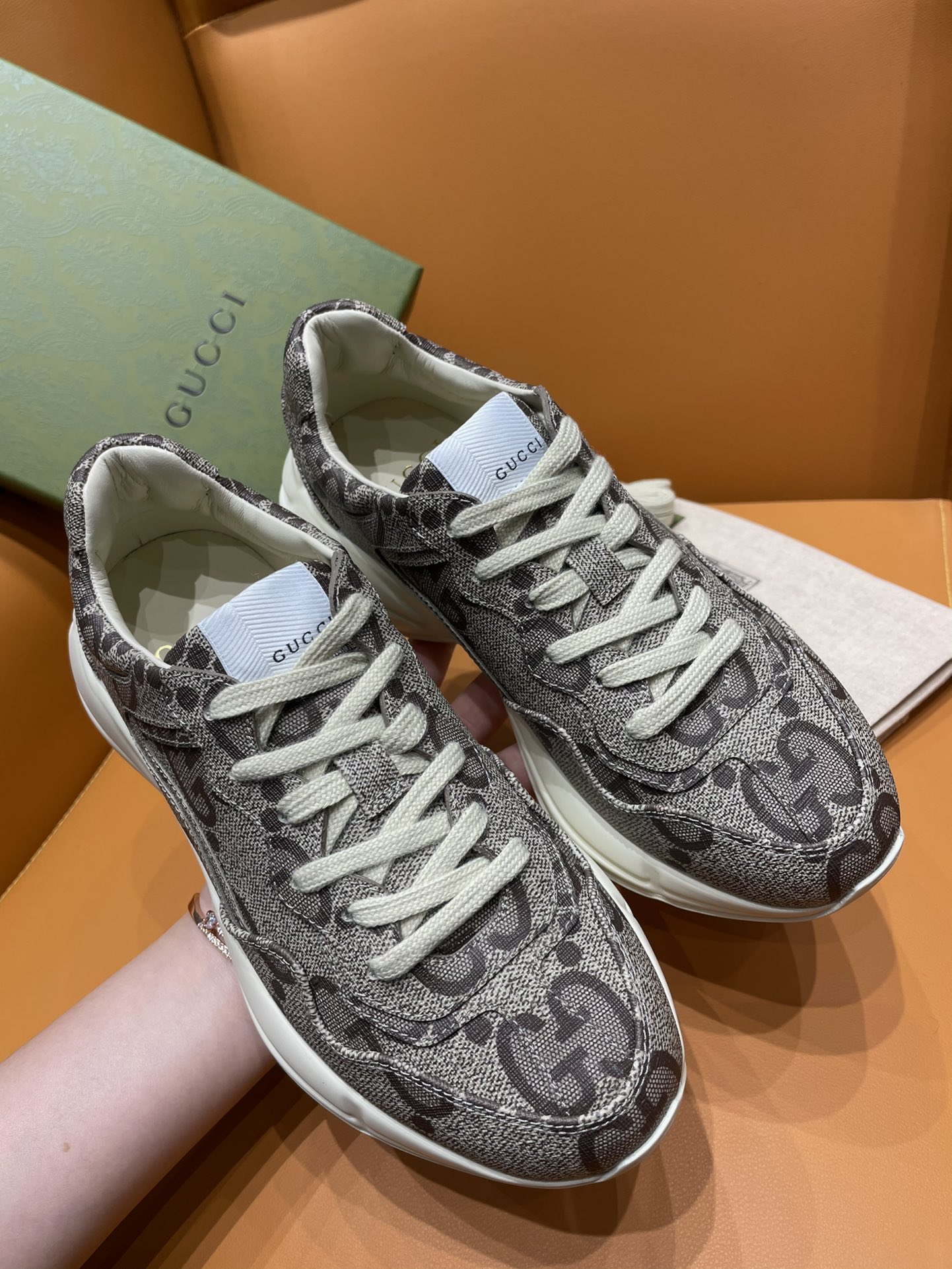 G*u*i rhyton leather sneaker