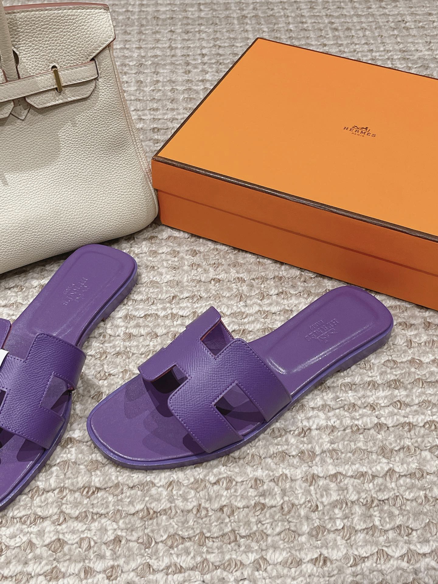 H**me5 Slippers