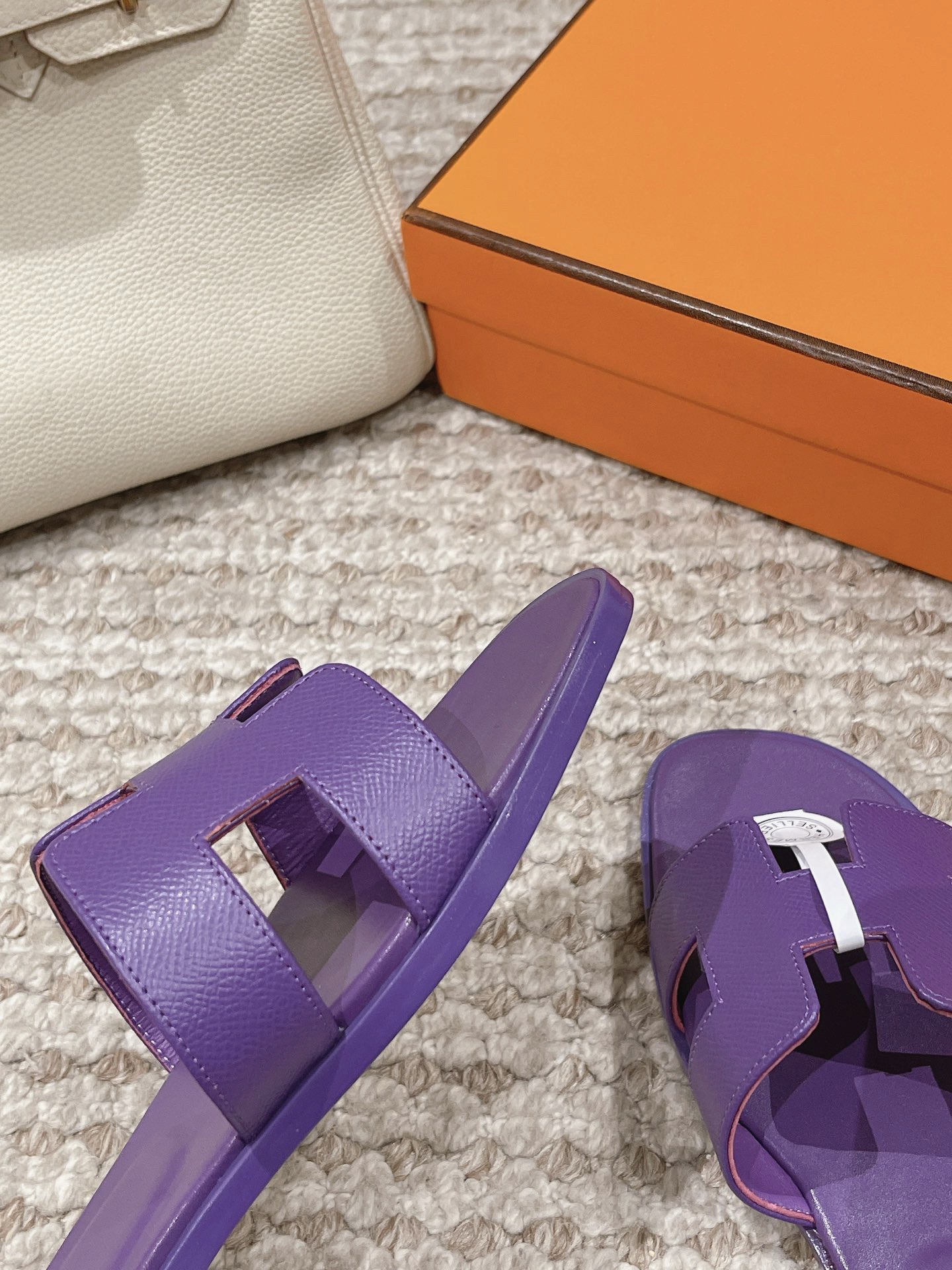 H**me5 Slippers