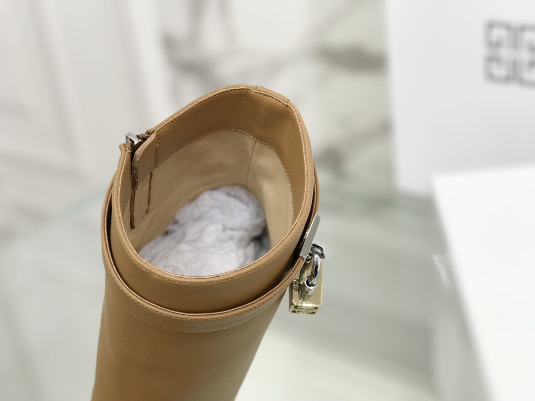 G1uenchy boots(eu35-42)