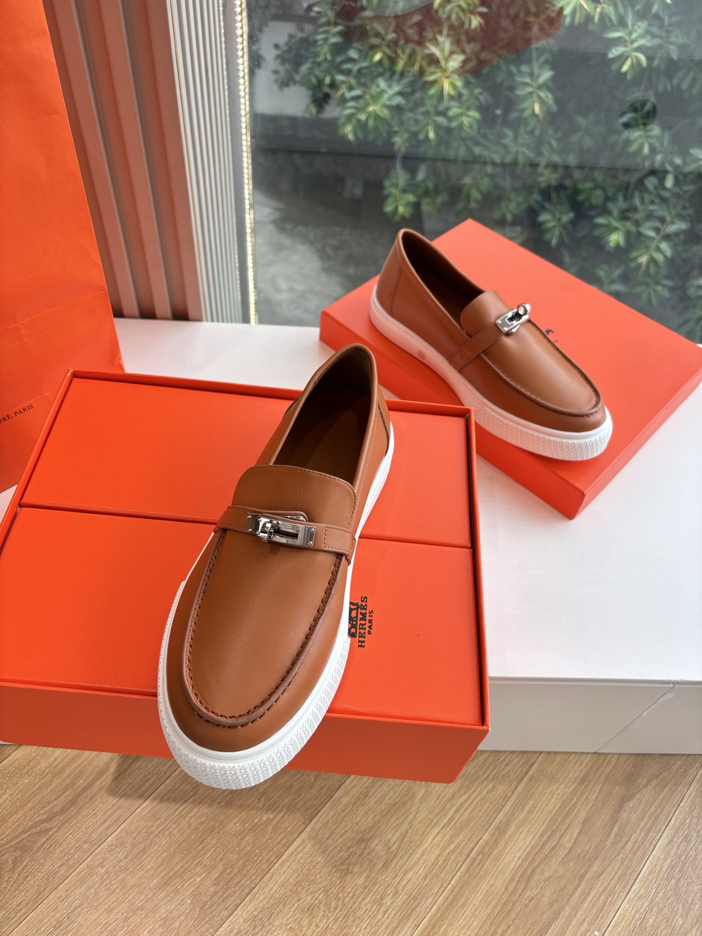 H**me5 Loafers
