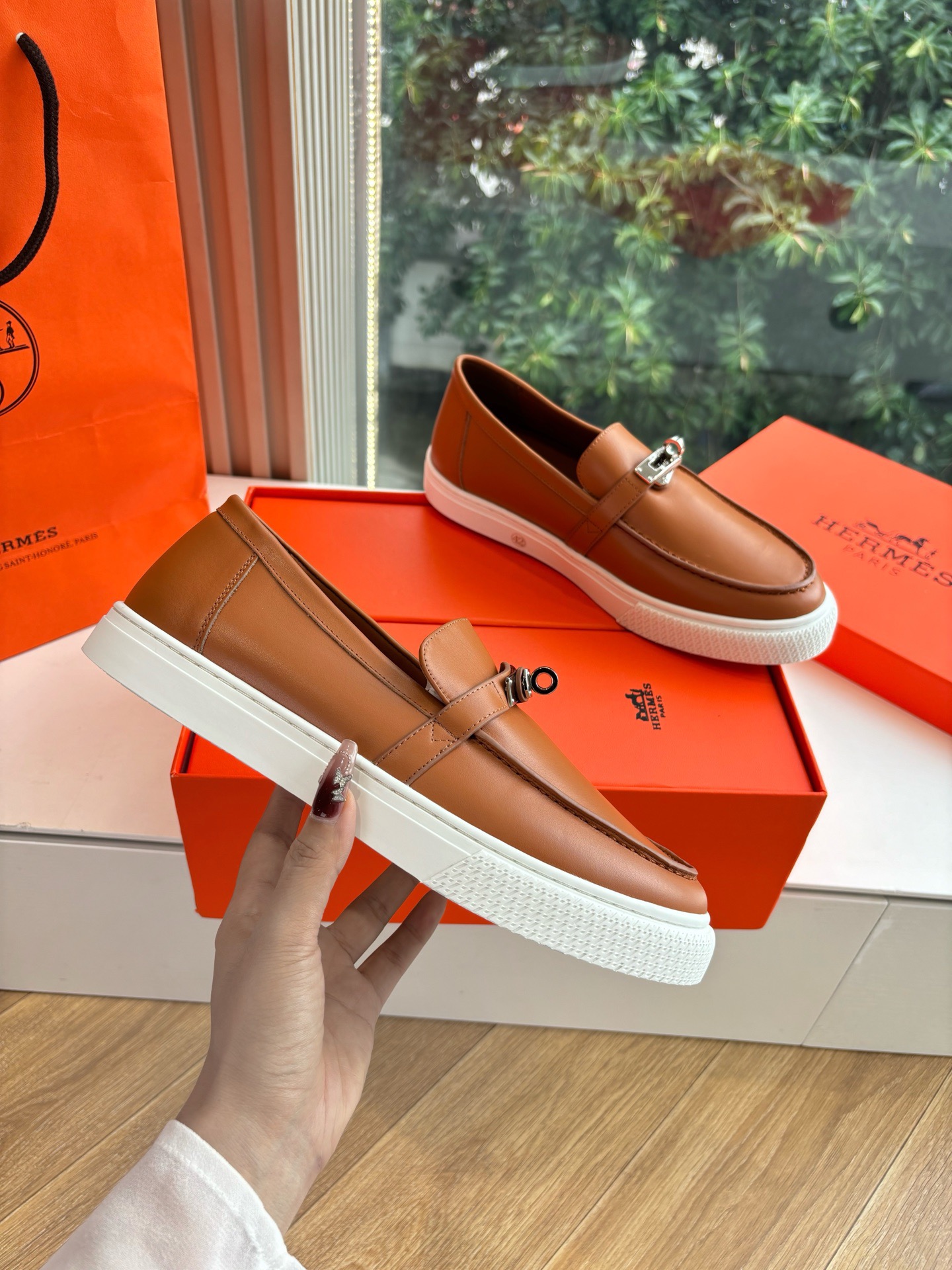 H**me5 Loafers