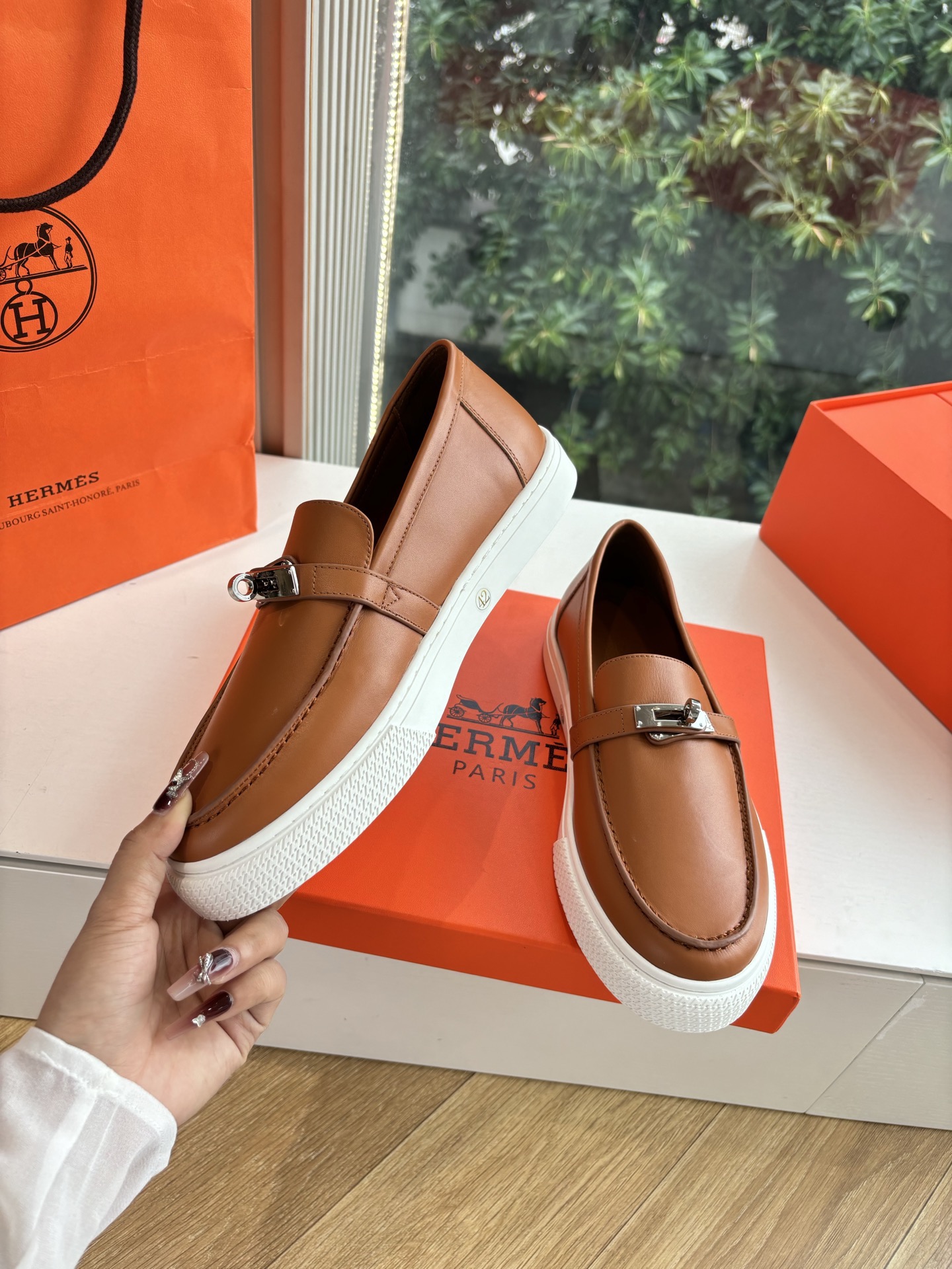 H**me5 Loafers