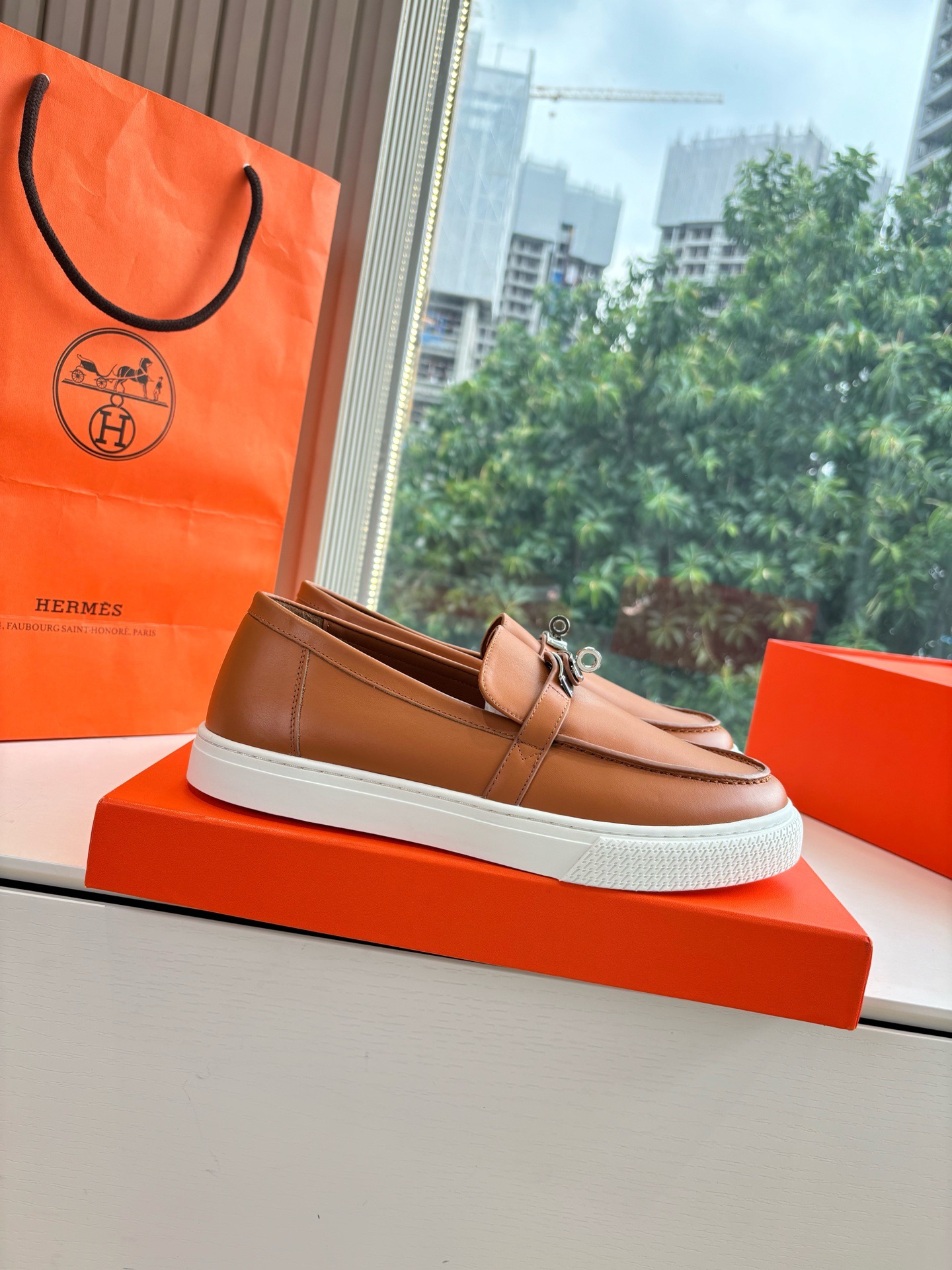 H**me5 Loafers