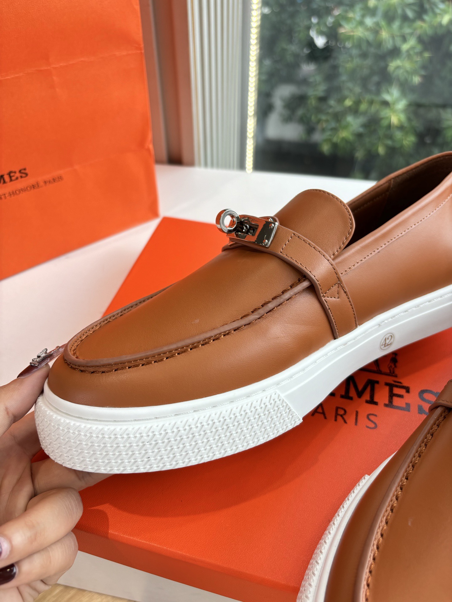 H**me5 Loafers