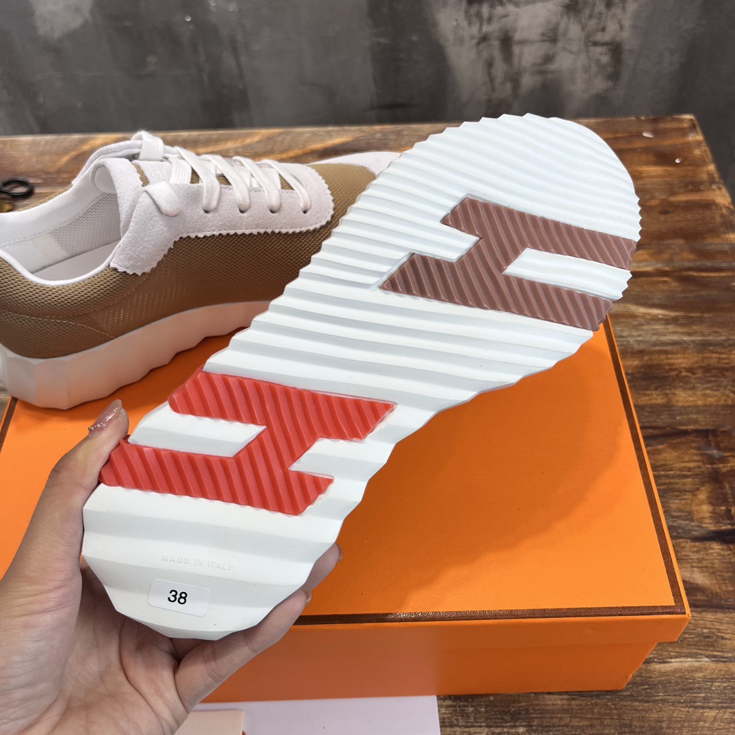 H**me5 Sneakers